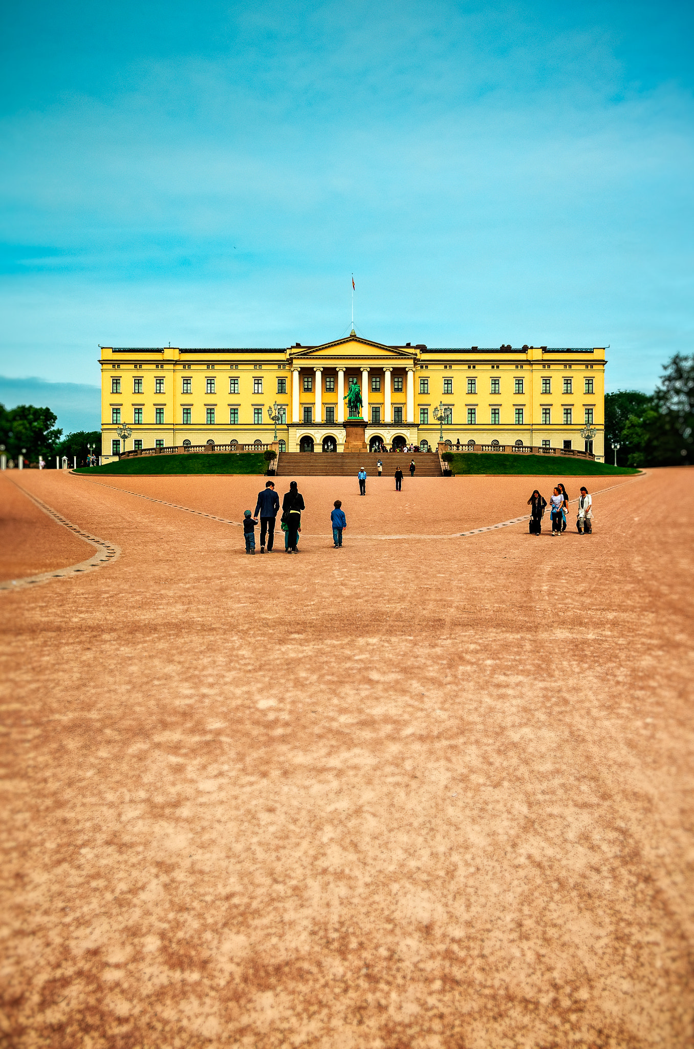Pentax smc DA 18-55mm F3.5-5.6 AL WR sample photo. Royal palace oslo photography