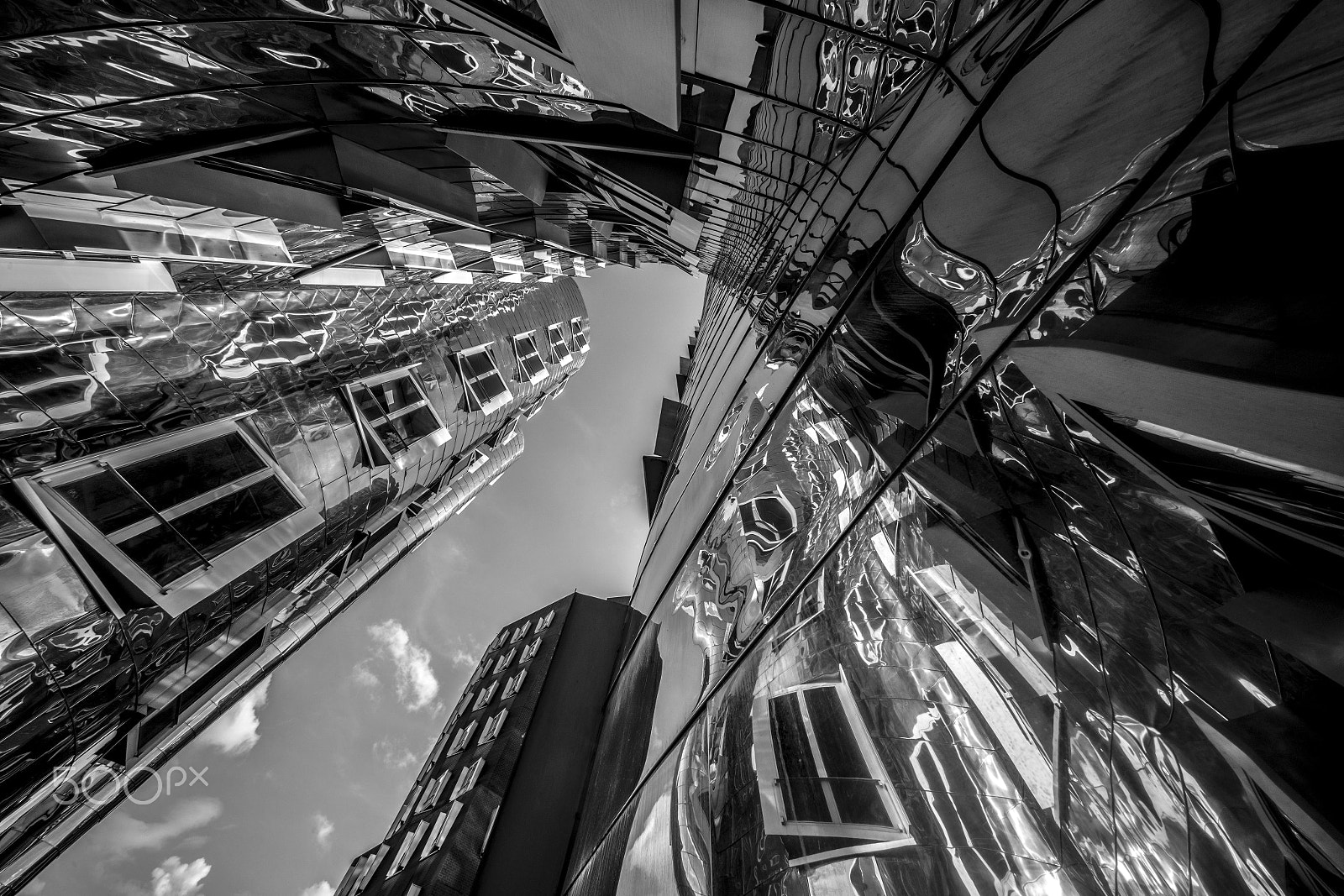 E 10mm F5.6 sample photo. The inner outside photography