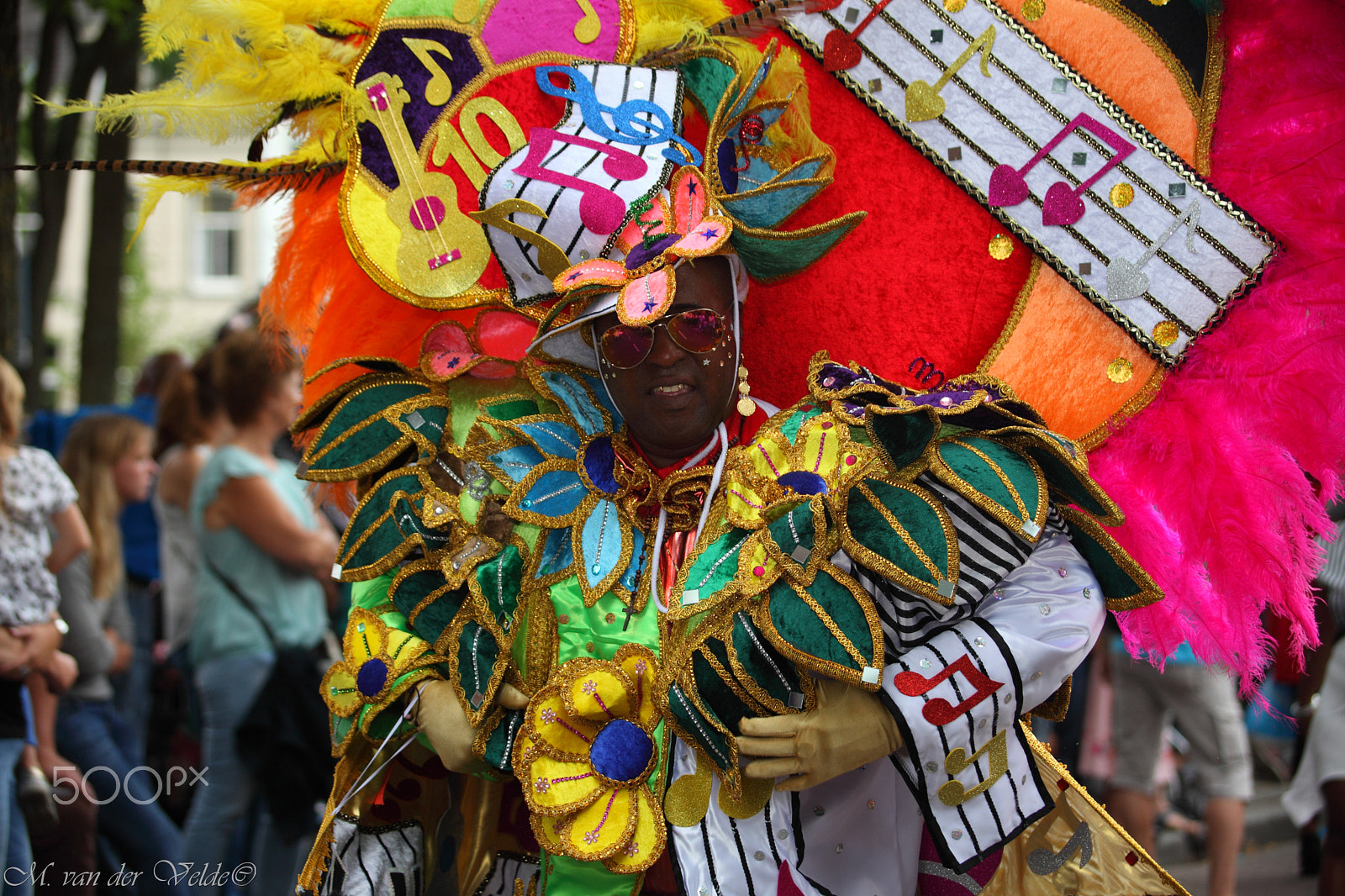 Canon EF 35-350mm F3.5-5.6L USM sample photo. The colorful man photography