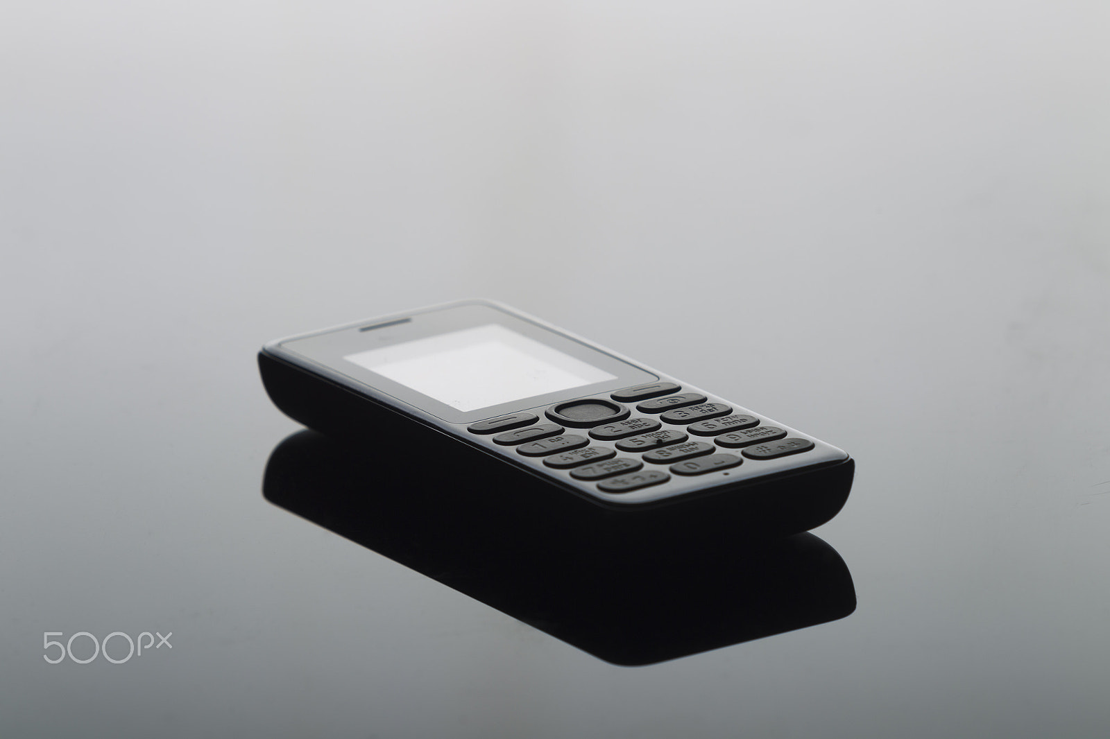 Canon EOS-1D Mark IV sample photo. Cell phone on a uniform gradient background photography