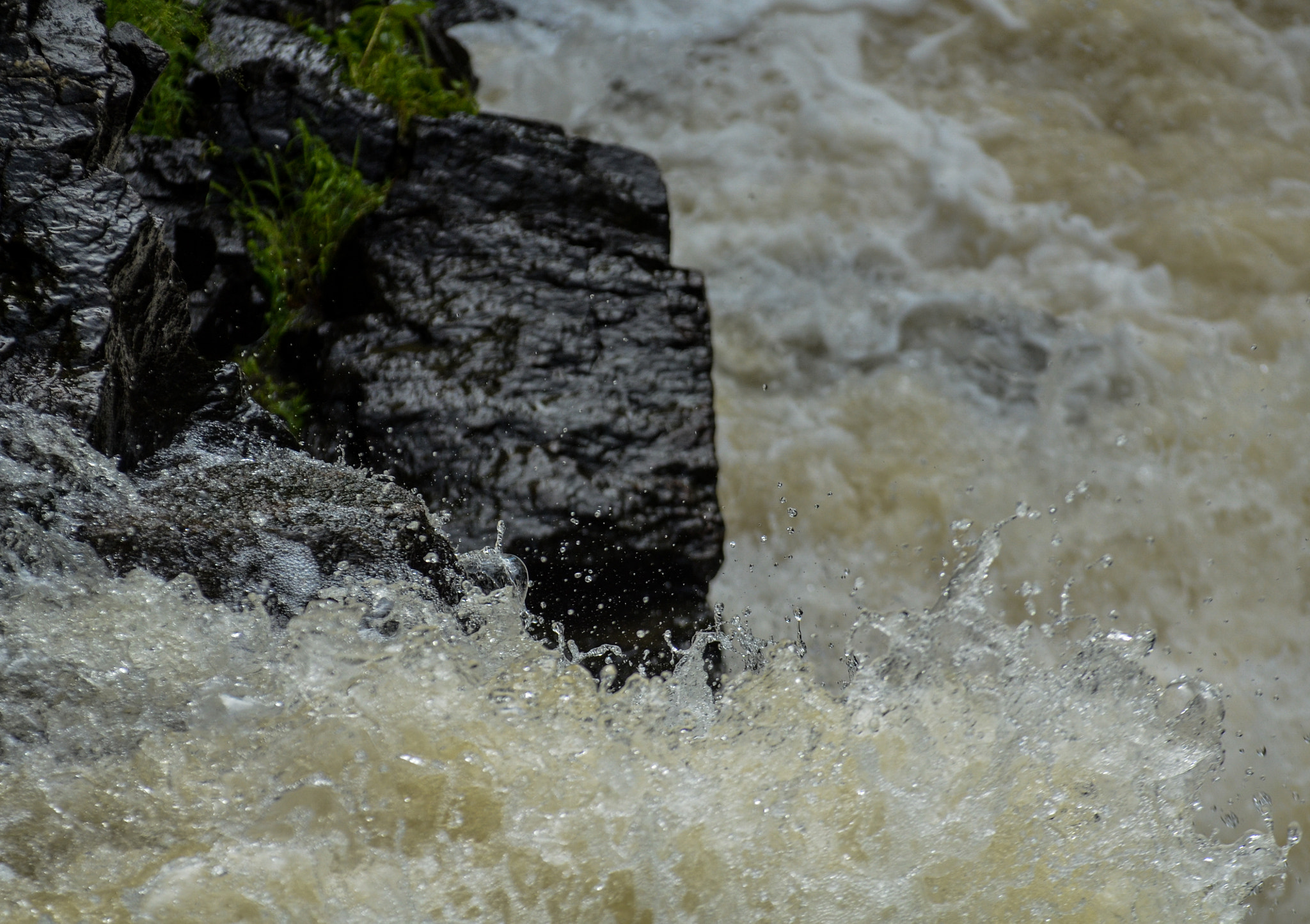 Sigma 70-200mm F2.8 EX DG OS HSM sample photo. Fast flows photography
