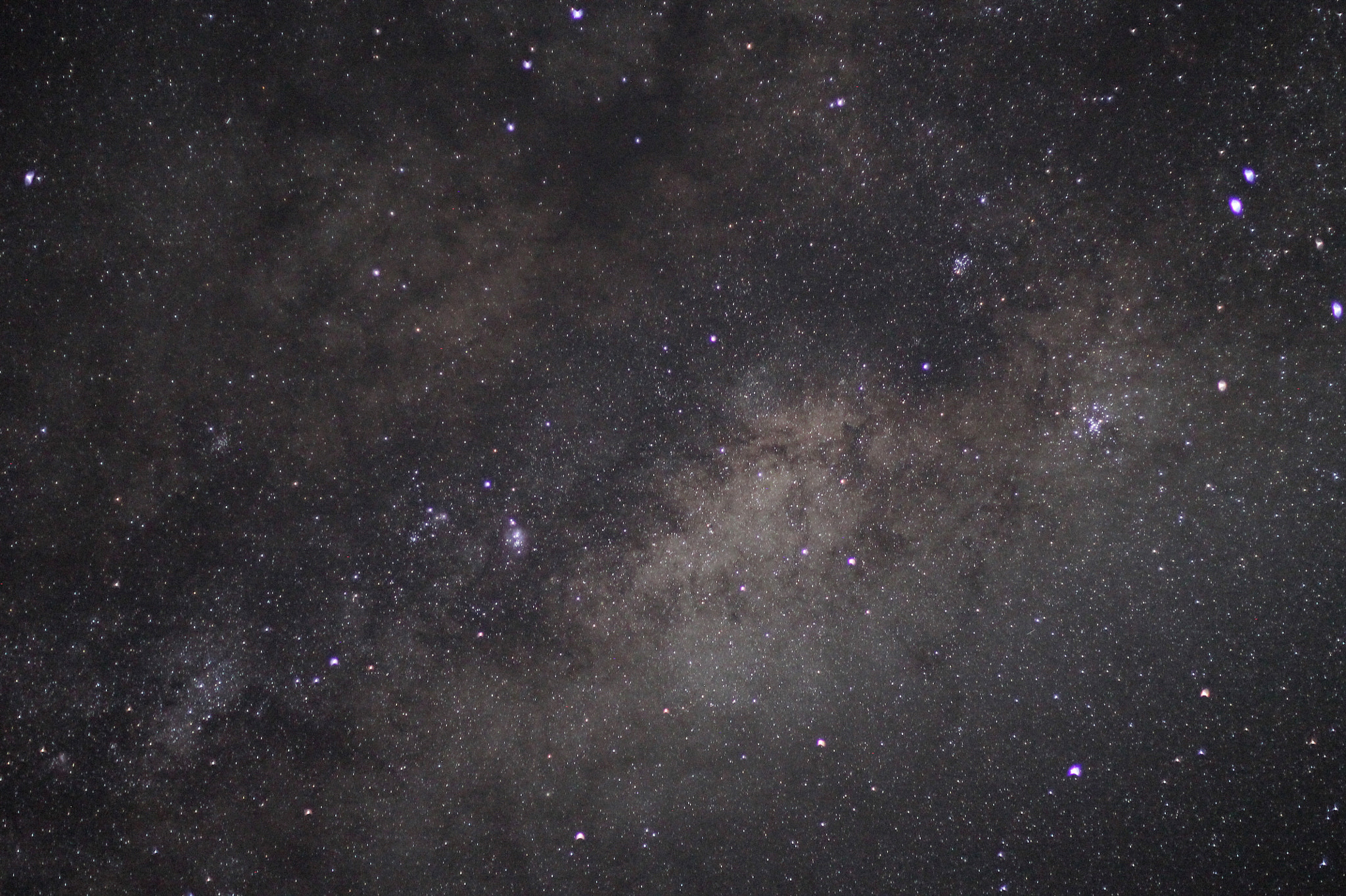 Canon EOS 1100D (EOS Rebel T3 / EOS Kiss X50) + Canon EF 50mm F1.4 USM sample photo. Centre of milky way photography