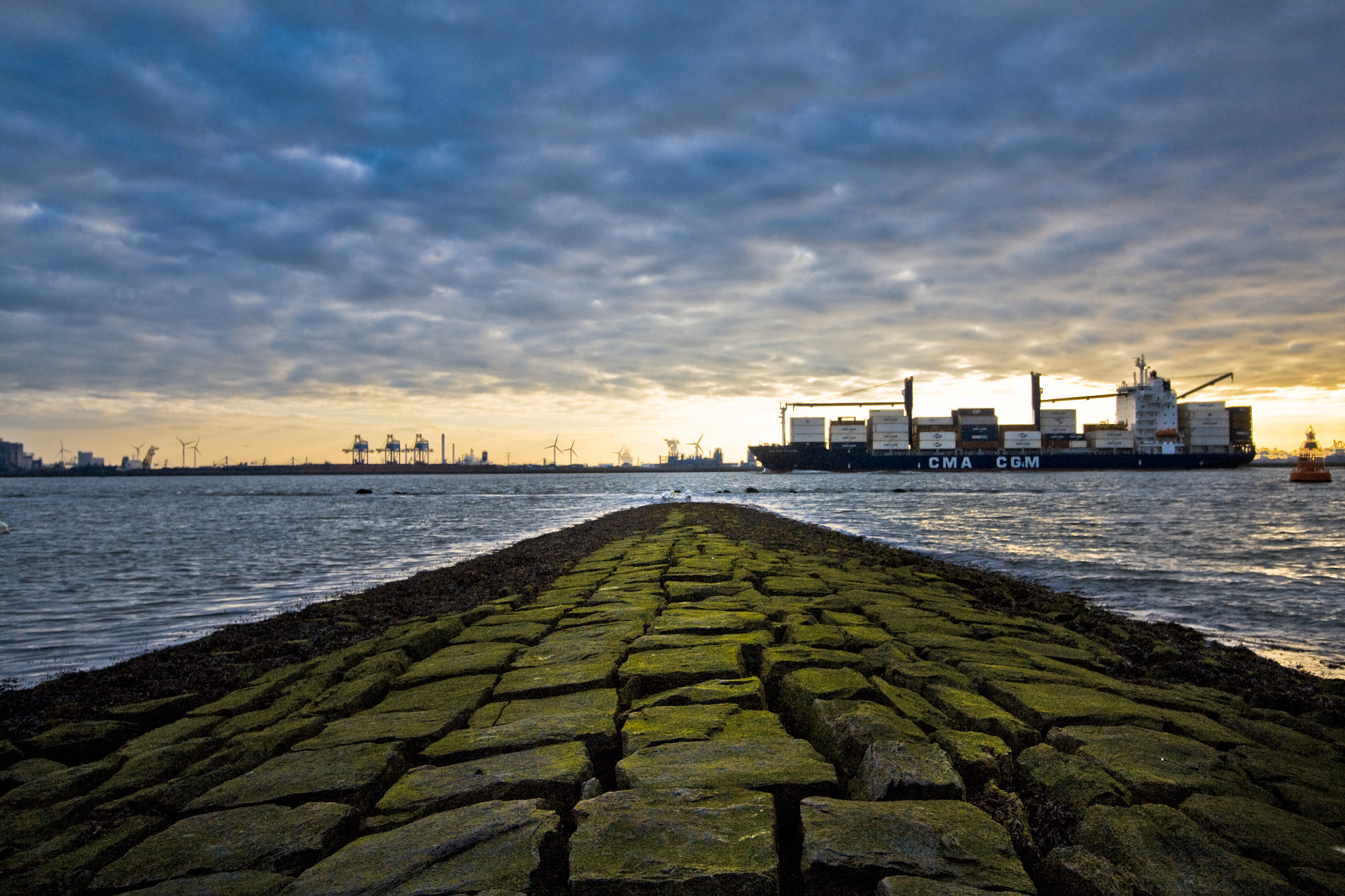 Canon EF-S 10-22mm F3.5-4.5 USM sample photo. Ijmuiden in de avond photography