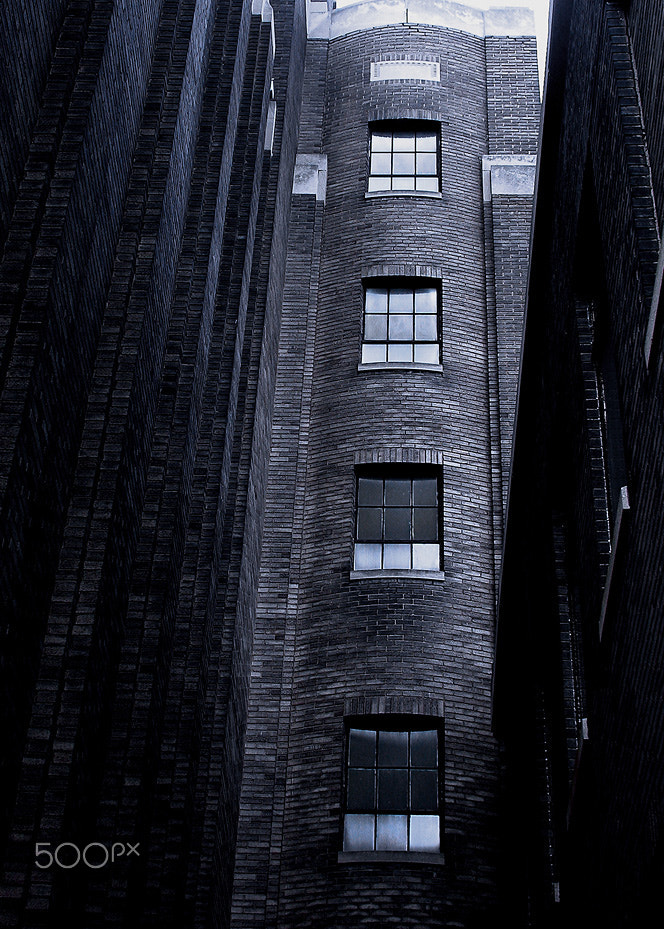 Nikon E4500 sample photo. Dark alley photography