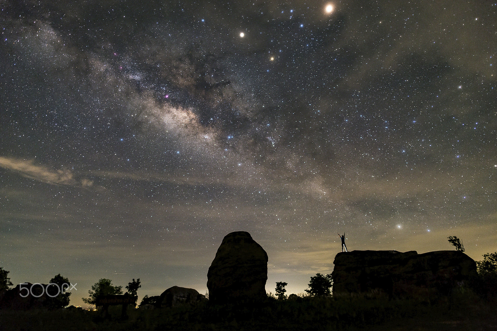 Nikon AF-S Nikkor 20mm F1.8G ED sample photo. The man put hands up and watching the milkyway photography