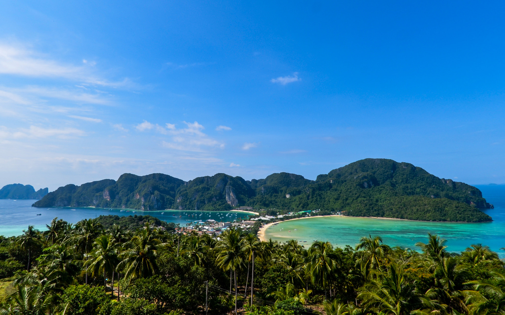 Nikon AF DX Fisheye-Nikkor 10.5mm F2.8G ED sample photo. Sea koh phi phi photography