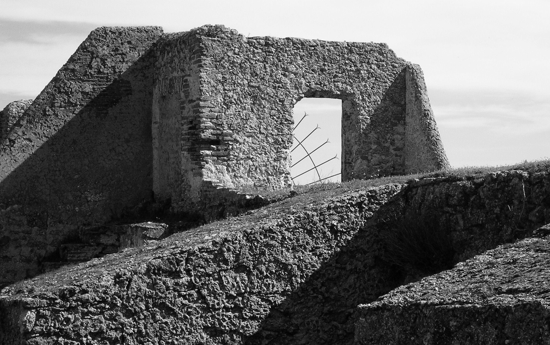 Olympus X100,D540Z,C310Z sample photo. Stone and wheel, extremadura, spain photography