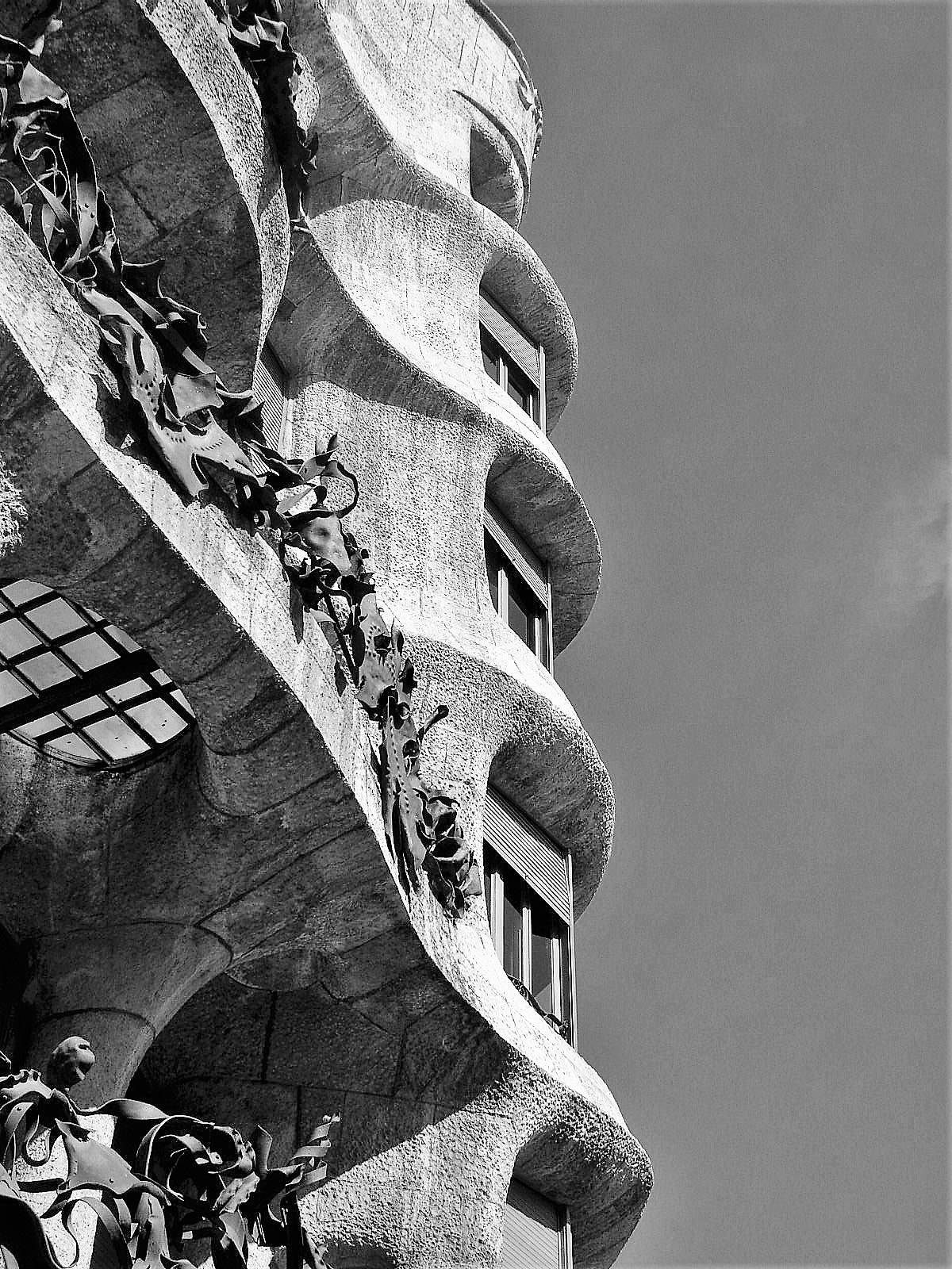 Olympus C5050Z sample photo. La pedrera photography