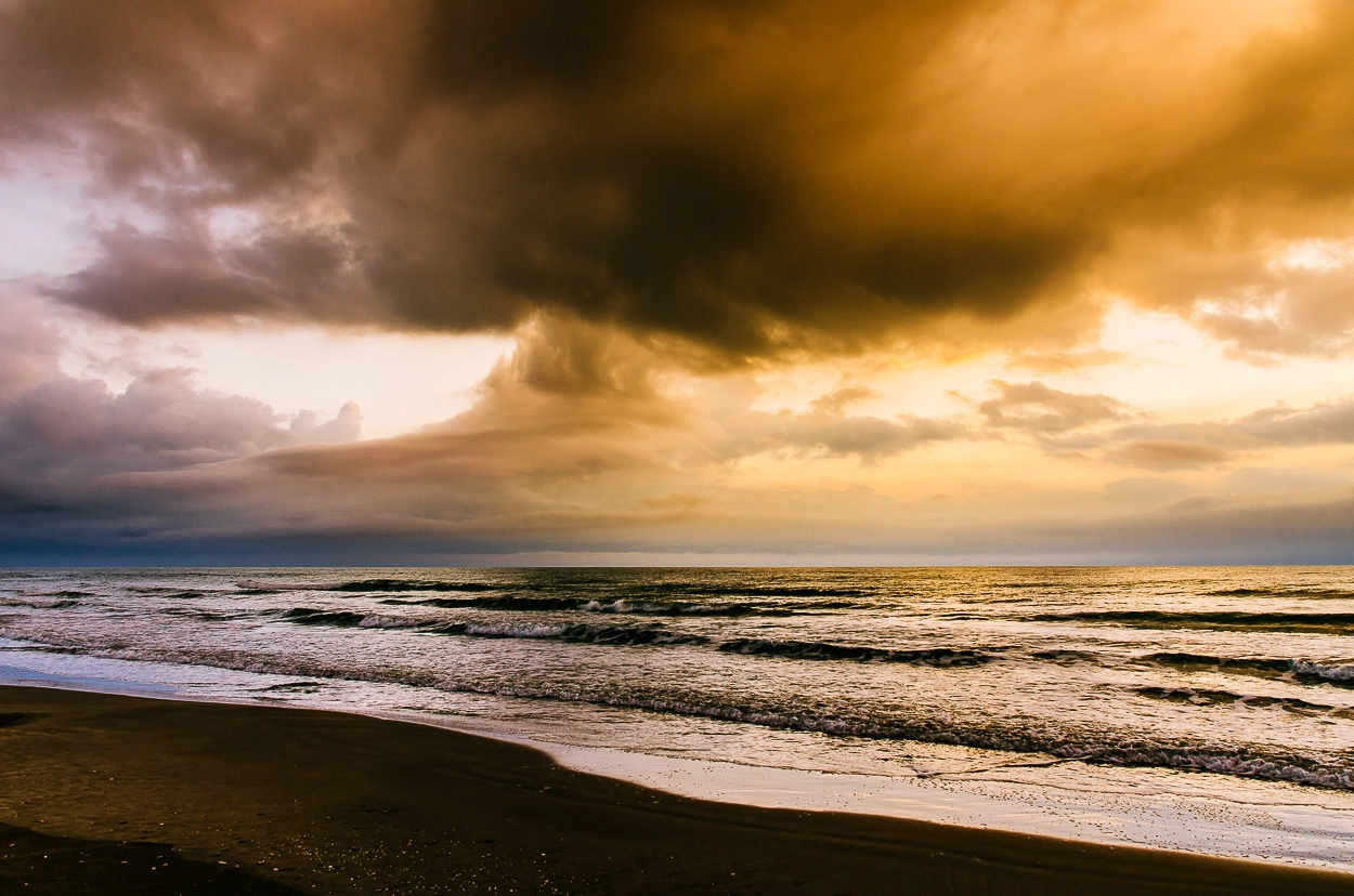 Sigma 17-70mm F2.8-4 DC Macro HSM | C sample photo. Stormy dawn photography