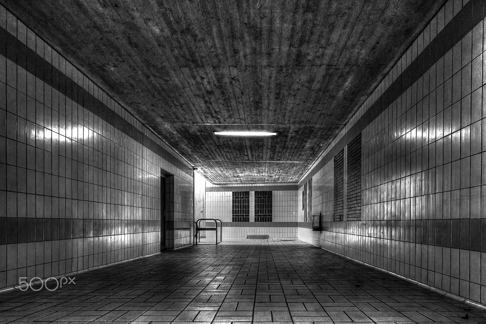 Tokina AT-X Pro 12-24mm F4 (IF) DX sample photo. Fußgängerunterführung photography