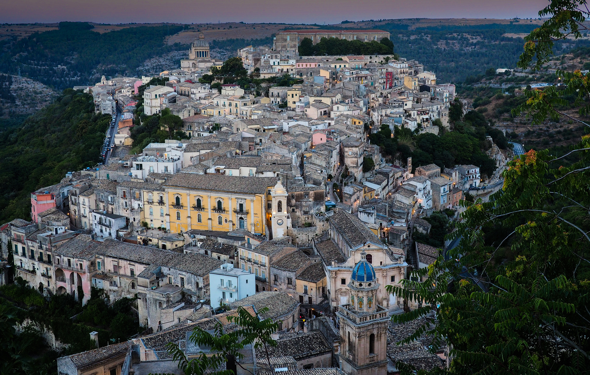 Olympus OM-D E-M10 + Panasonic Lumix G 20mm F1.7 ASPH sample photo. Ibla from above photography