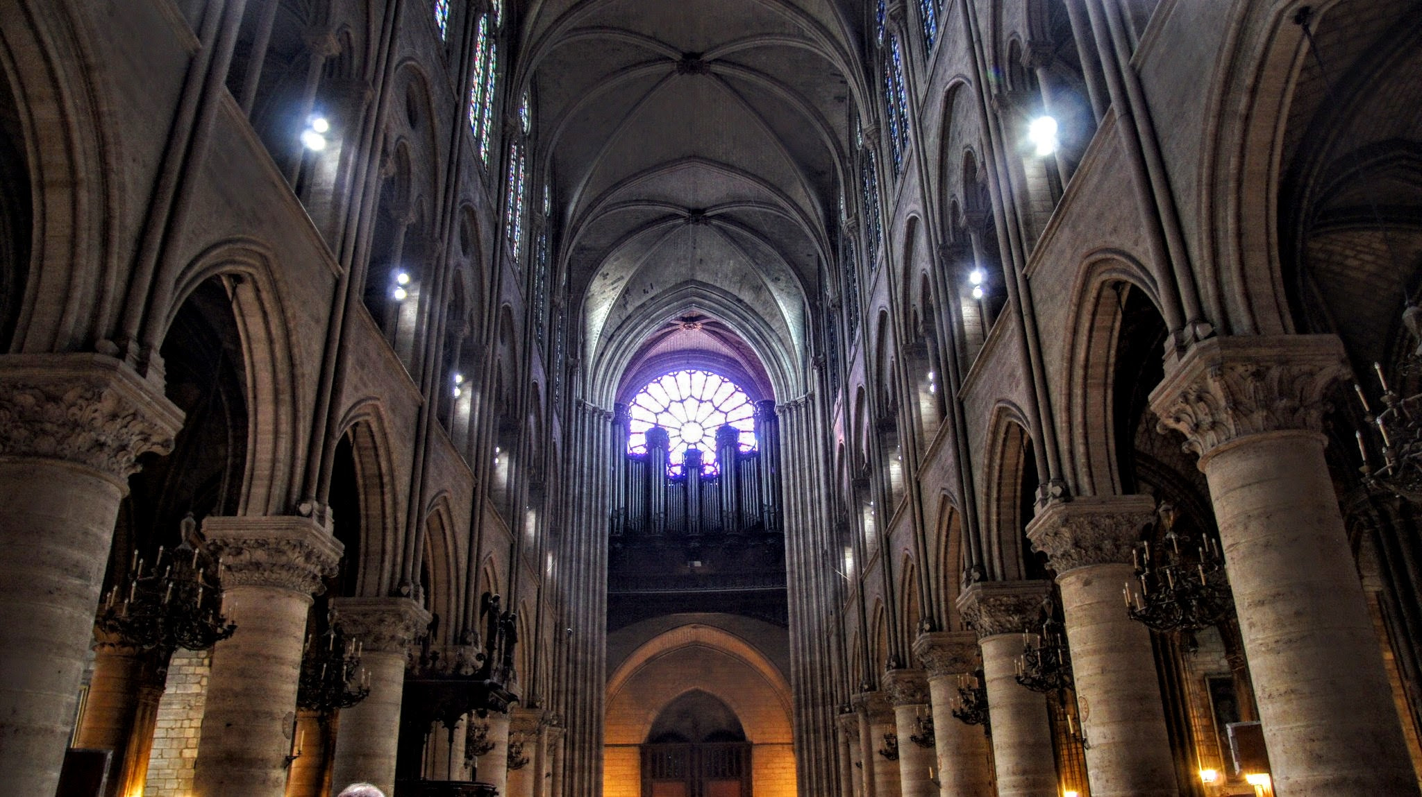 Sony DT 16-105mm F3.5-5.6 sample photo. Notre-dame photography