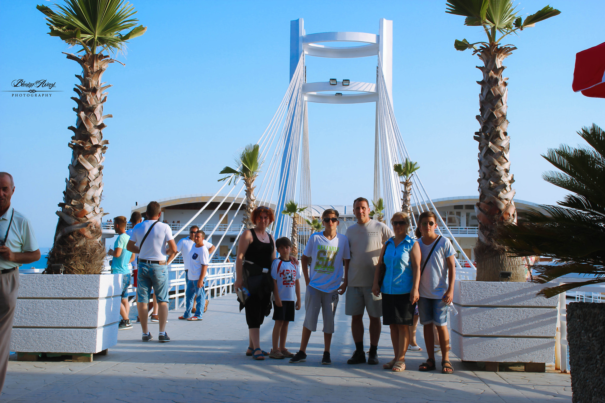Canon EOS 550D (EOS Rebel T2i / EOS Kiss X4) sample photo. On the bridge photography