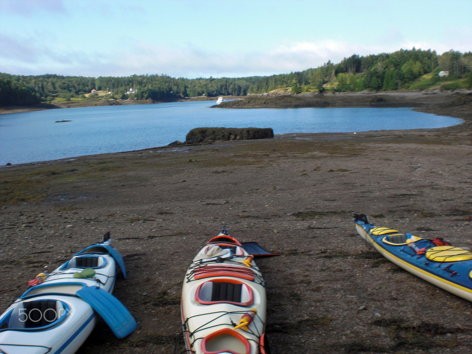 CASIO EX-Z80 sample photo. Three kayaks photography
