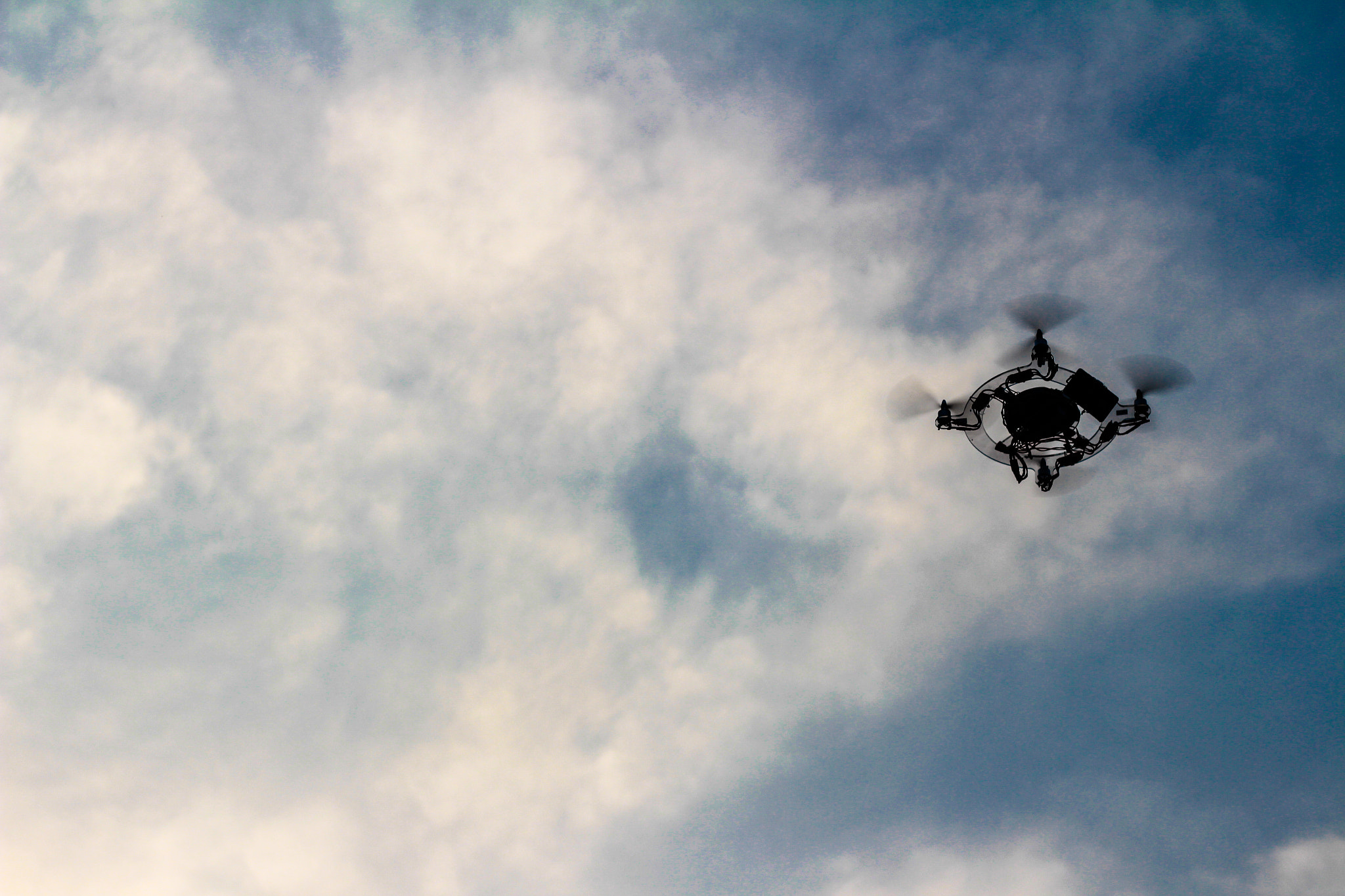 Canon EOS 700D (EOS Rebel T5i / EOS Kiss X7i) + Canon EF 50mm F1.8 II sample photo. Flying machine photography