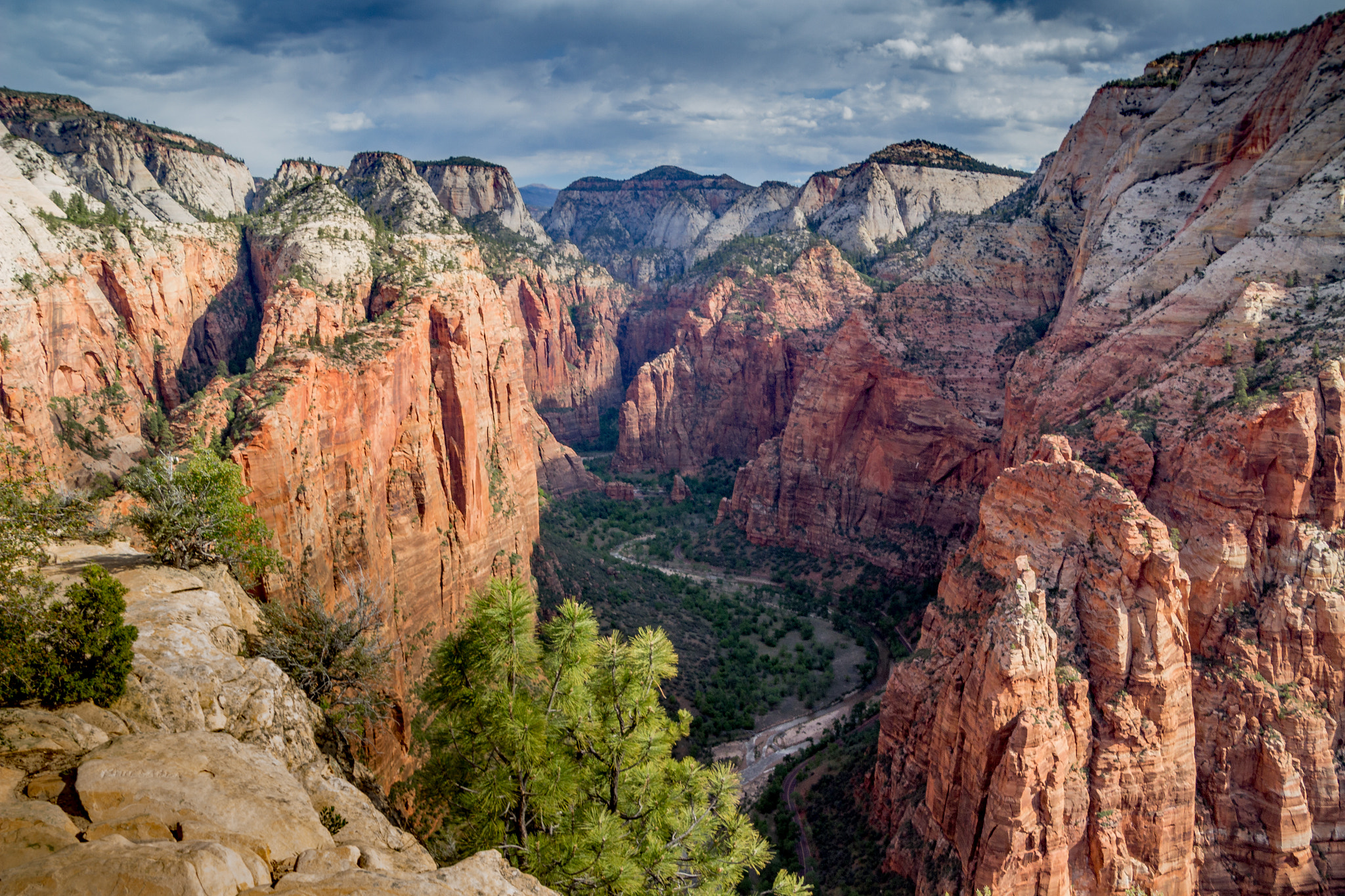 Canon EOS 100D (EOS Rebel SL1 / EOS Kiss X7) sample photo. Zion national park - view from angel's landing photography