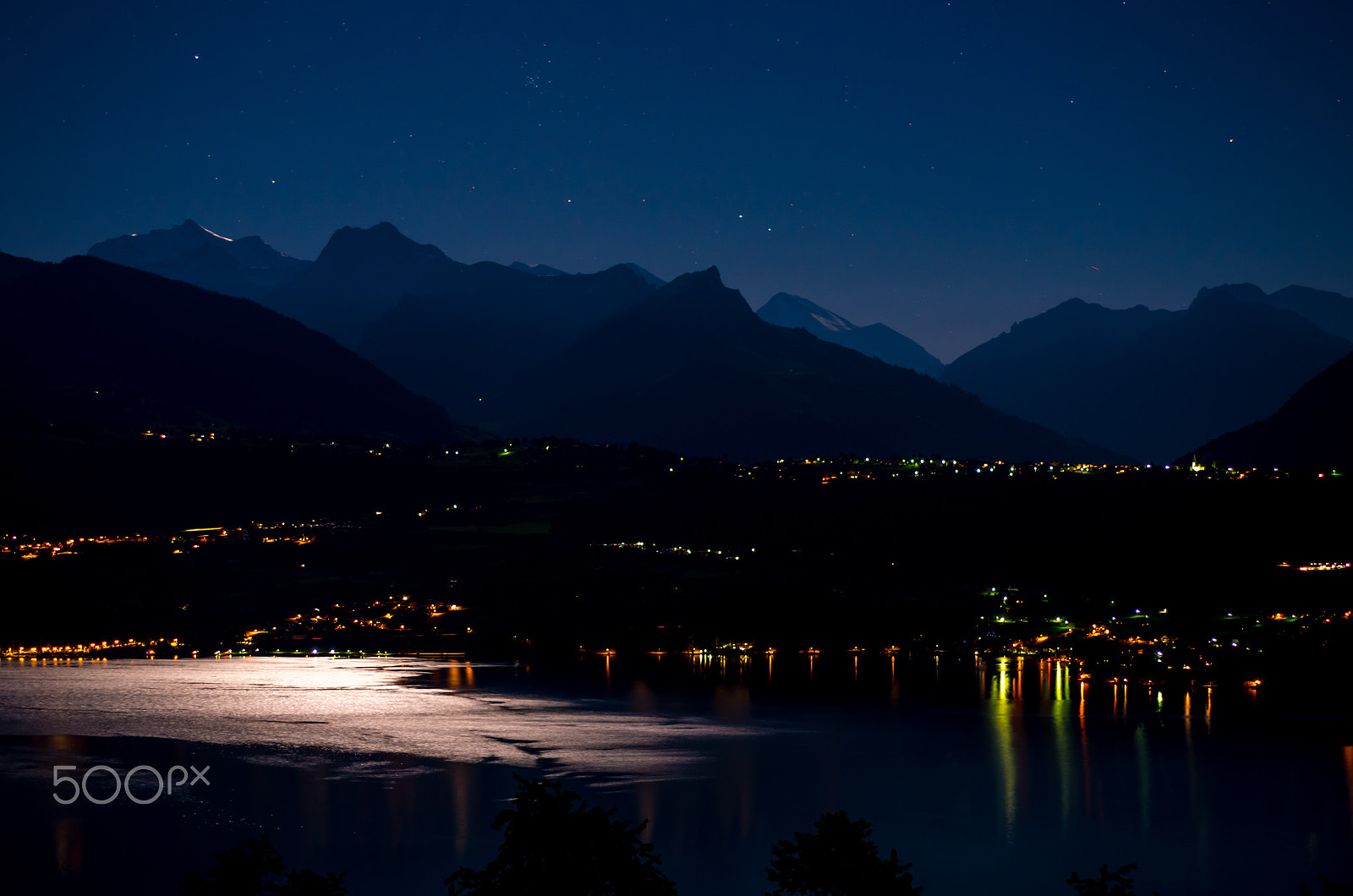 Pentax K-5 II + Pentax smc DA 50mm F1.8 sample photo. Lake thune by night photography