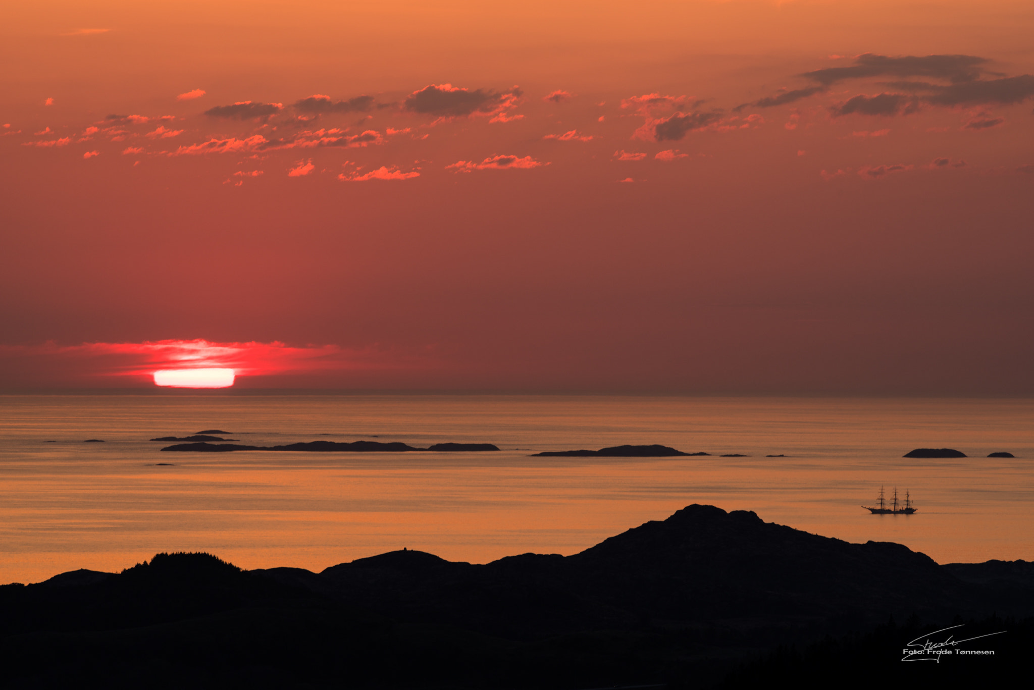 Pentax smc DA* 300mm F4.0 ED (IF) SDM sample photo. Going to bed in a sailboat photography