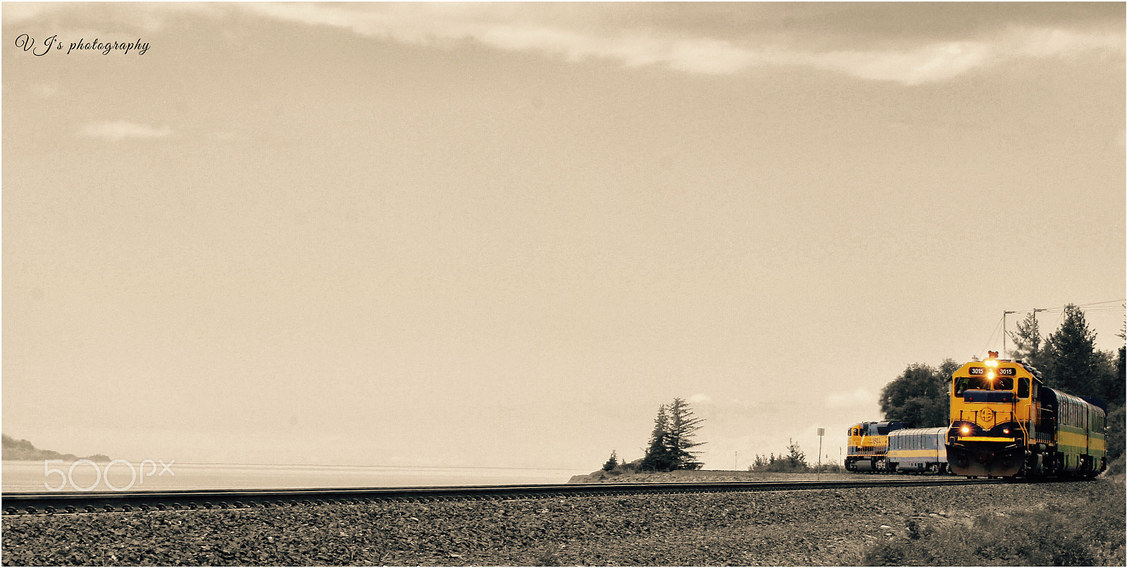 Canon 70-200mm sample photo. Alaskan railway photography