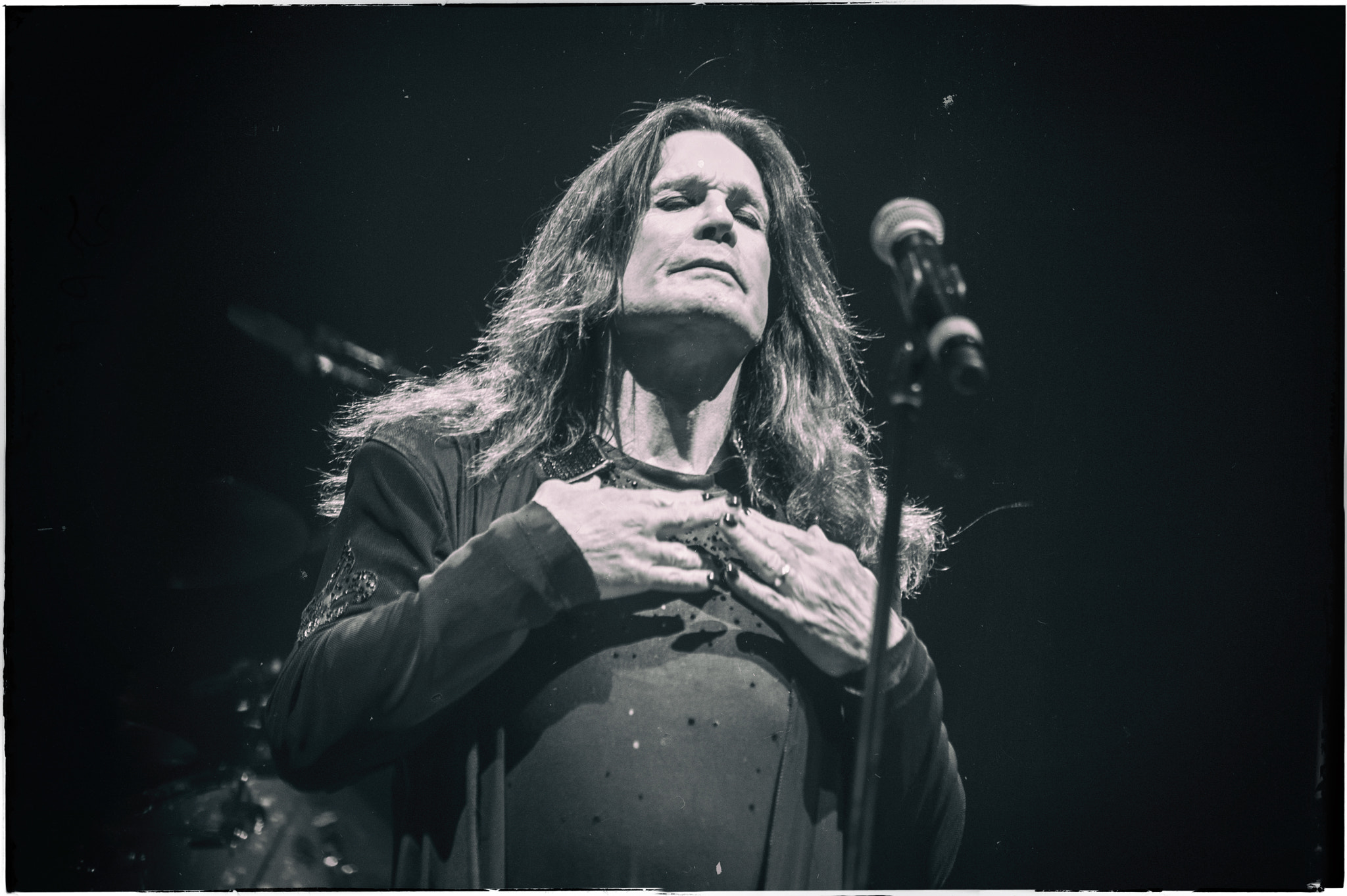 Sigma 70-300mm F4-5.6 APO DG Macro sample photo. Black sabbath... the end ...? photography
