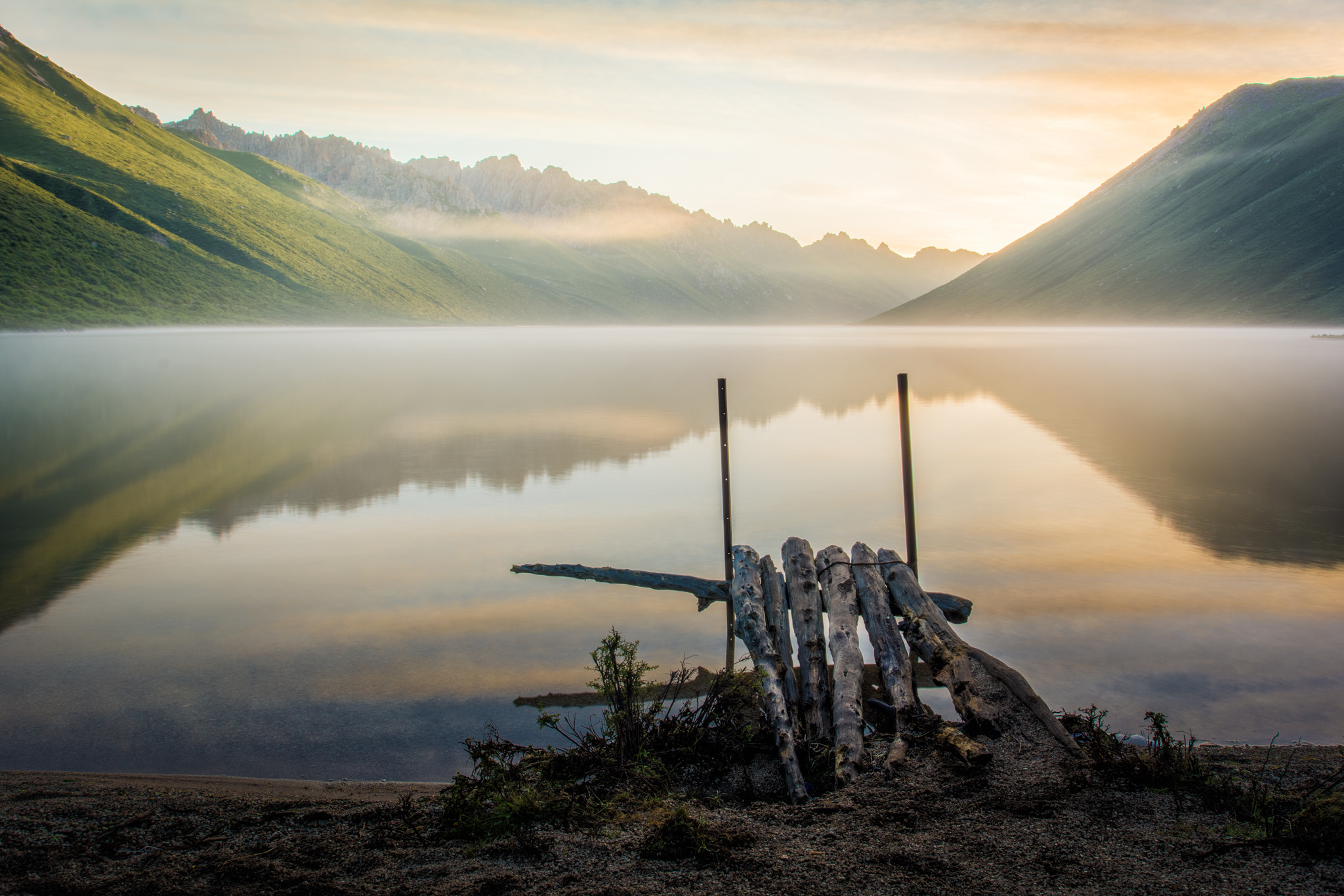 Nikon AF-S Nikkor 17-35mm F2.8D ED-IF sample photo. Lake in the early morning photography