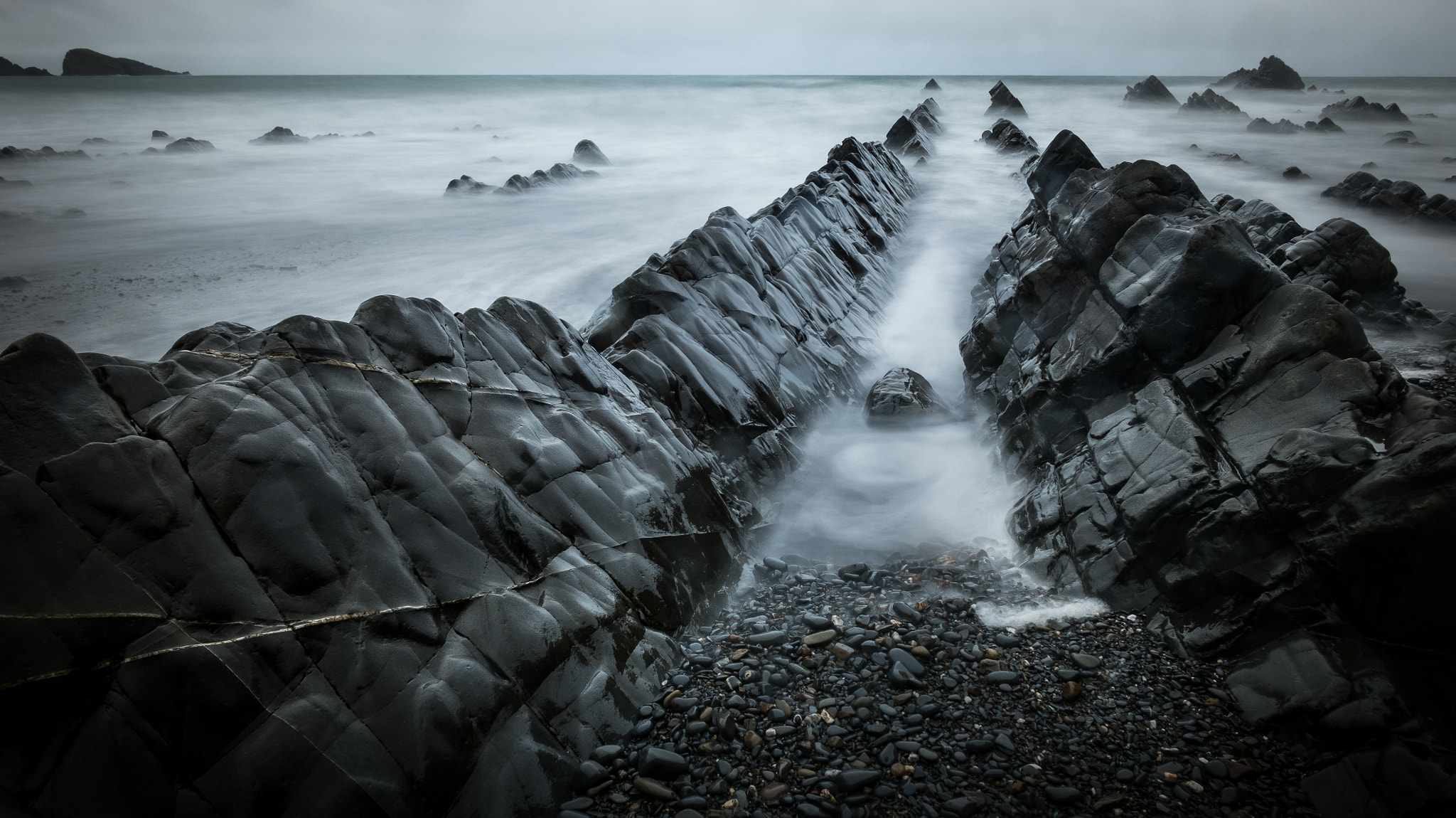 Fujifilm X-M1 + Fujifilm XF 14mm F2.8 R sample photo. Welcombe mouth (new version) photography