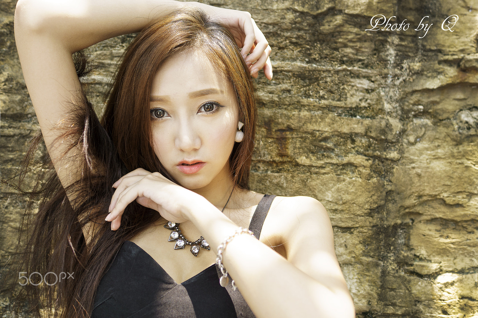 Sony ILCA-77M2 sample photo. 誘惑の瞳 photography
