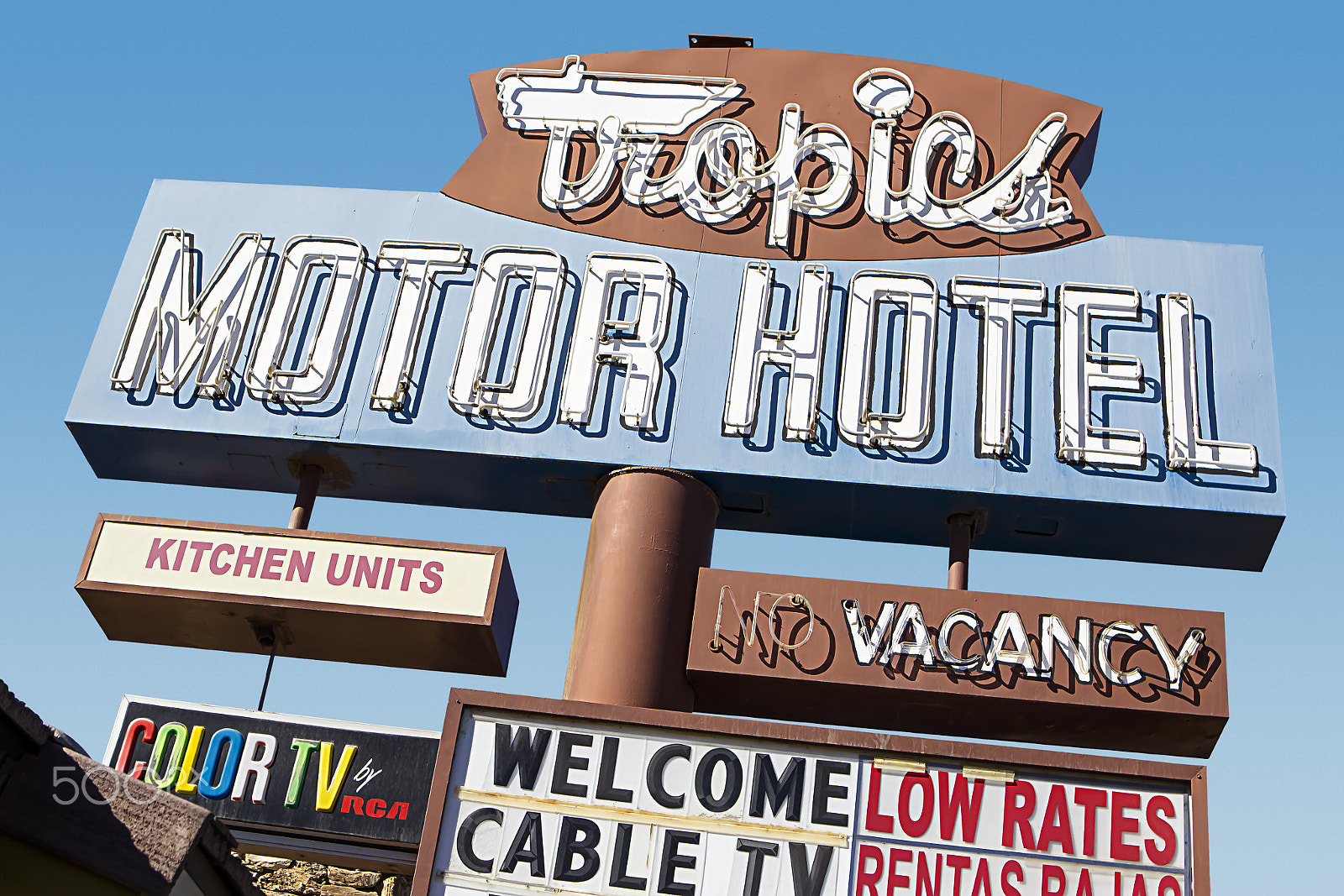 Canon EOS-1D Mark IV sample photo. Tropics motor hotel vintage neon sign photography