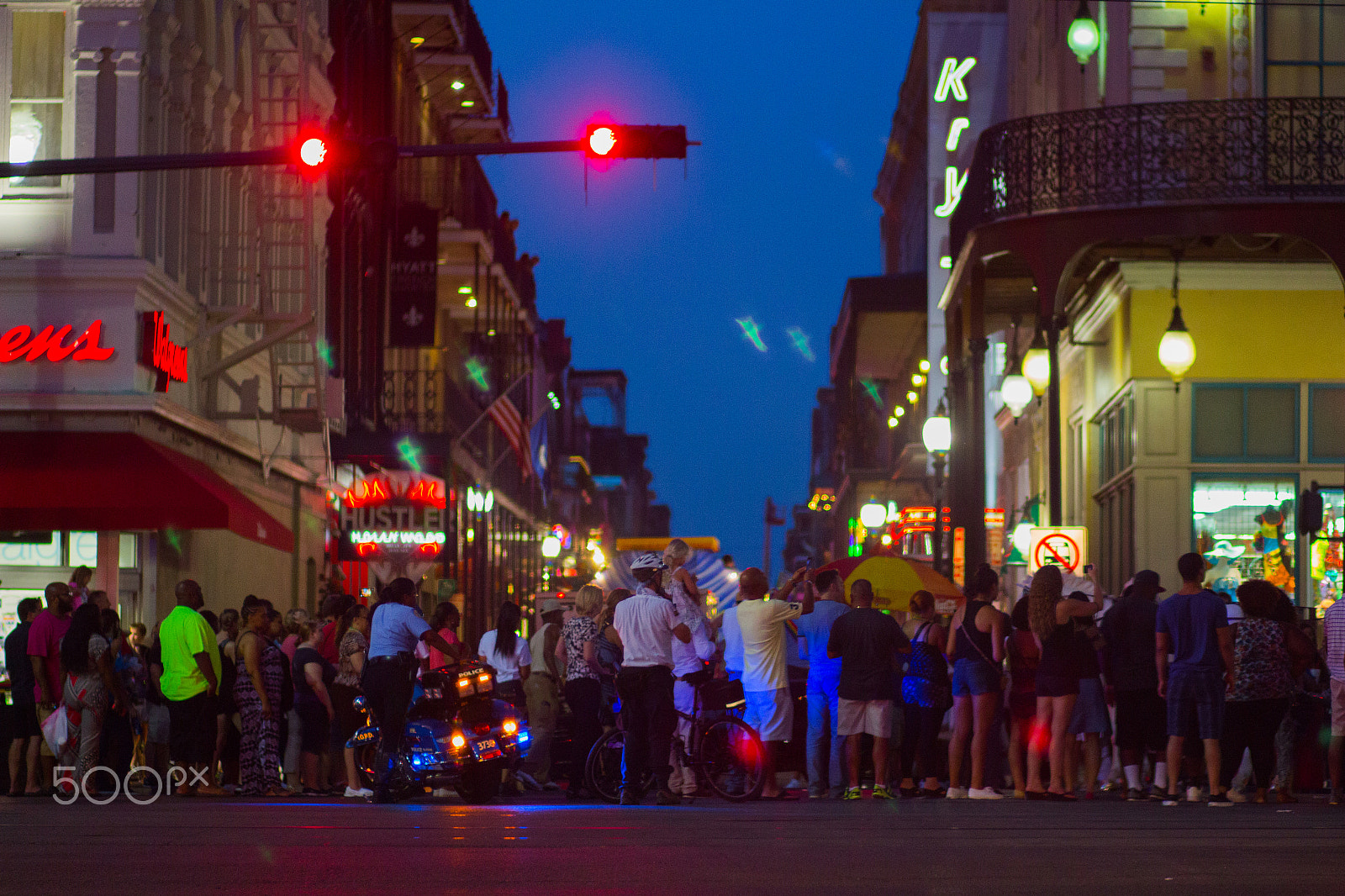 Canon EOS 650D (EOS Rebel T4i / EOS Kiss X6i) sample photo. Crowd on the corner of canal and bourbon photography
