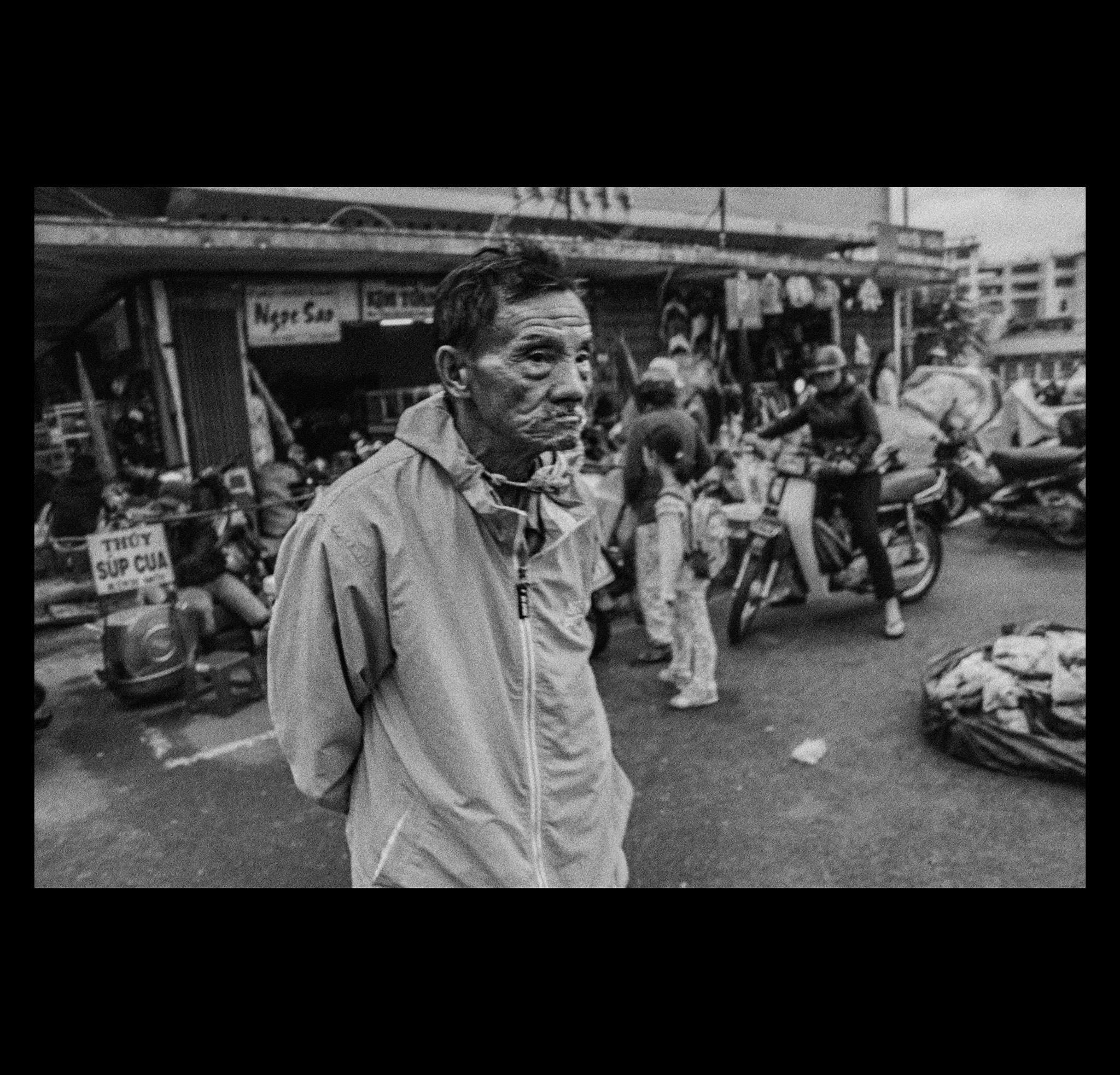 Canon EF-S 18-55mm f/3.5-5.6 USM sample photo. Dalat streetlife photography