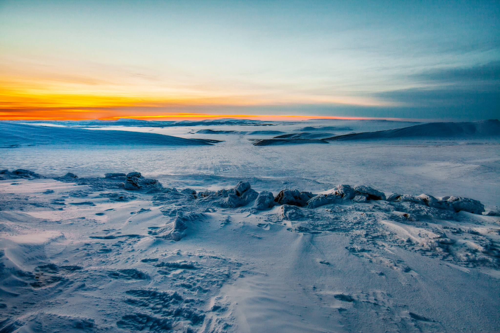 Canon EF 14mm F2.8L II USM sample photo. Sunfall in arctic circle photography