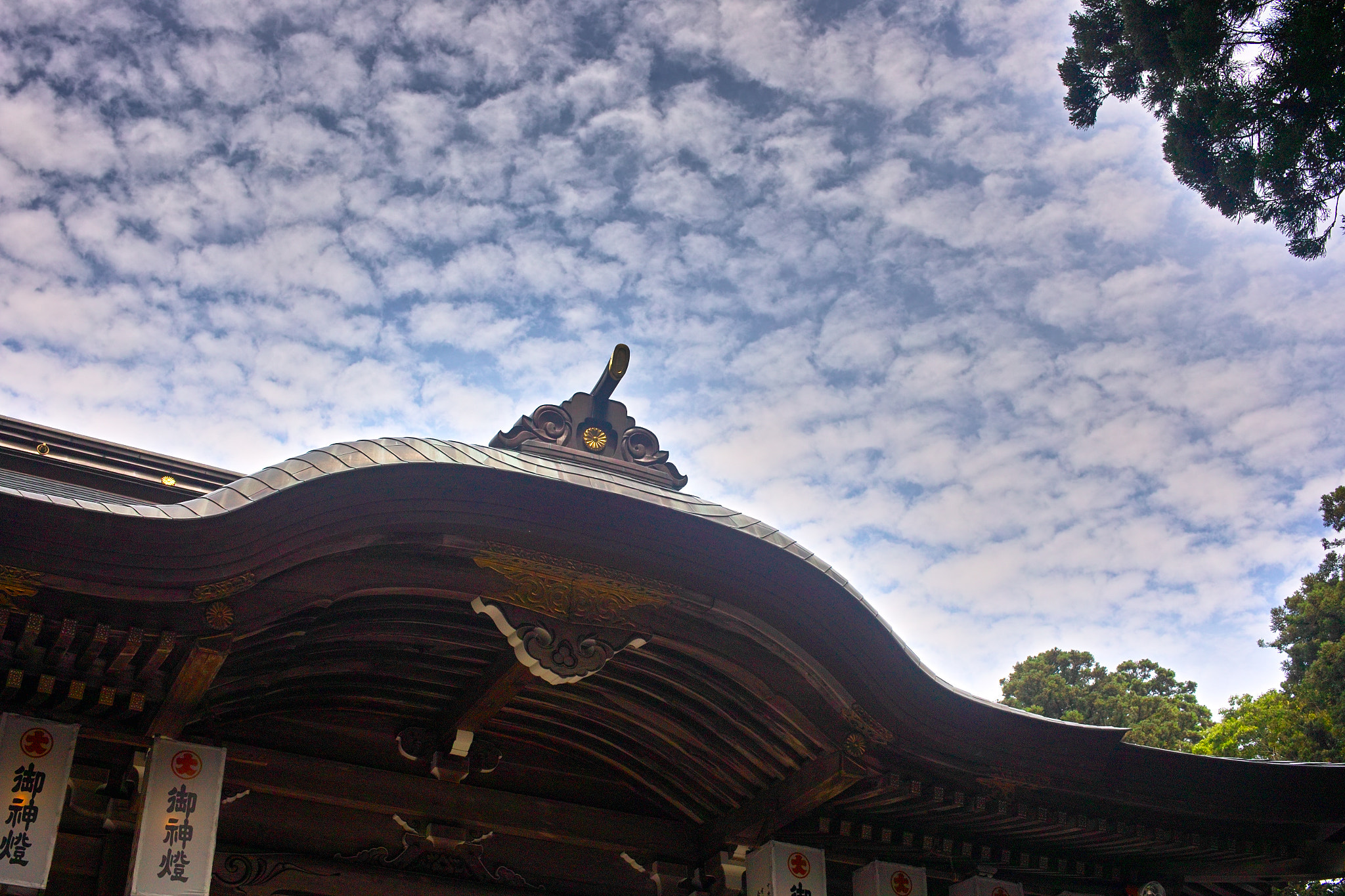 Sigma DP2x sample photo. Main hall and clouds　本堂と鱗雲 photography