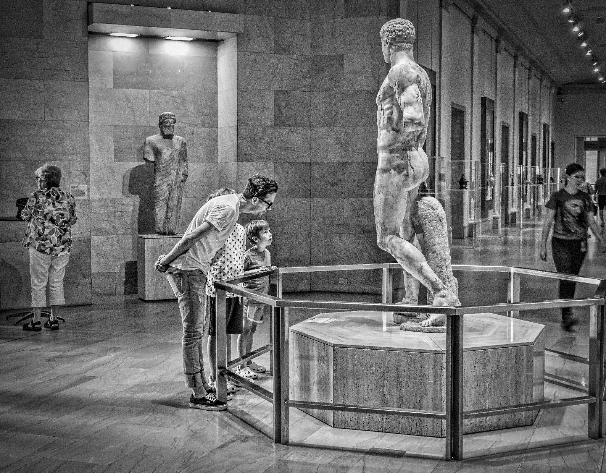 Olympus OM-D E-M5 II sample photo. Statue photography