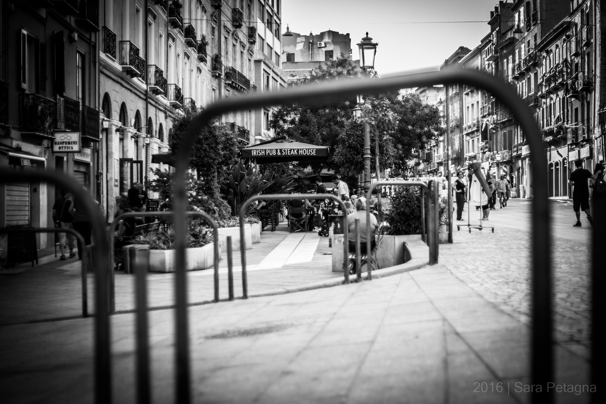 Canon EOS 5D Mark II + Canon EF 50mm F1.8 II sample photo. Old square photography
