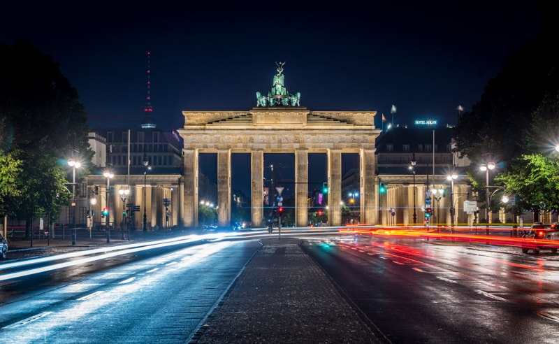 Sony SLT-A68 sample photo. Brandenburger tor berlin photography