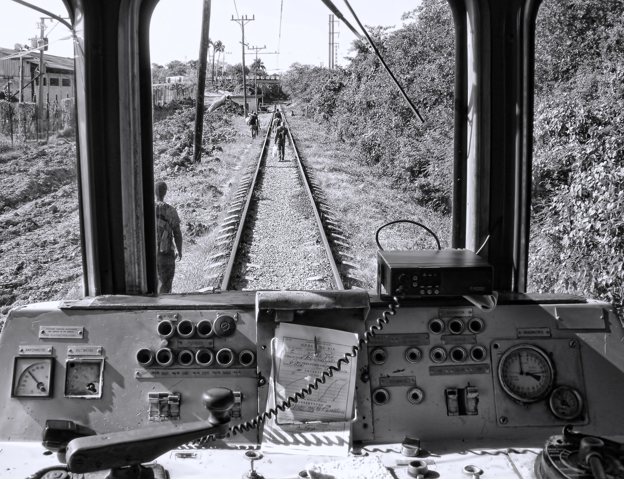 Olympus FE340,X855,C560 sample photo. Walk the line......... photography