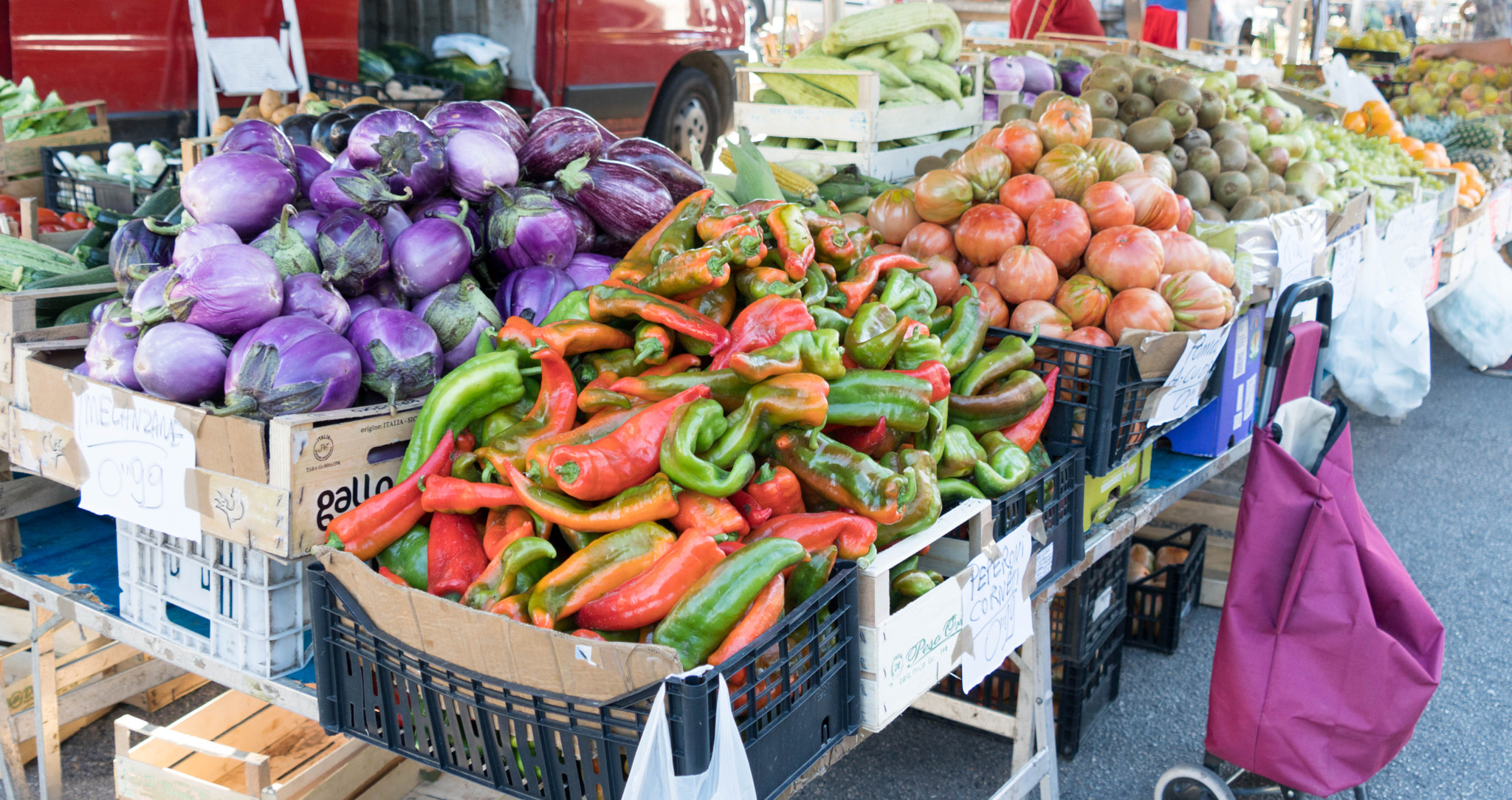 Sony a6300 + Sony FE 24-240mm F3.5-6.3 OSS sample photo. Fruit and vegetable stall photography