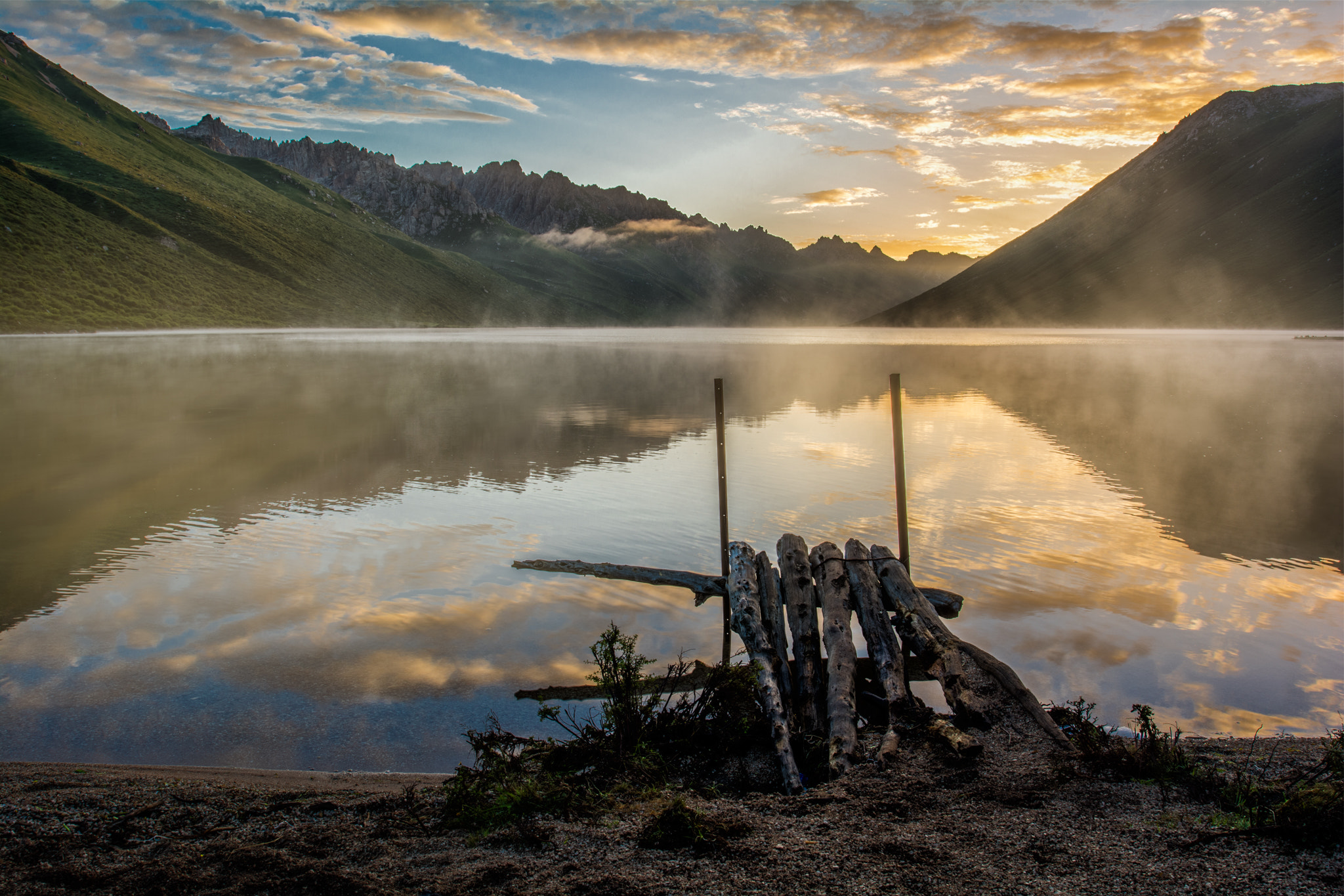 Nikon D7100 + Nikon AF-S Nikkor 17-35mm F2.8D ED-IF sample photo. Lake in the early morning photography
