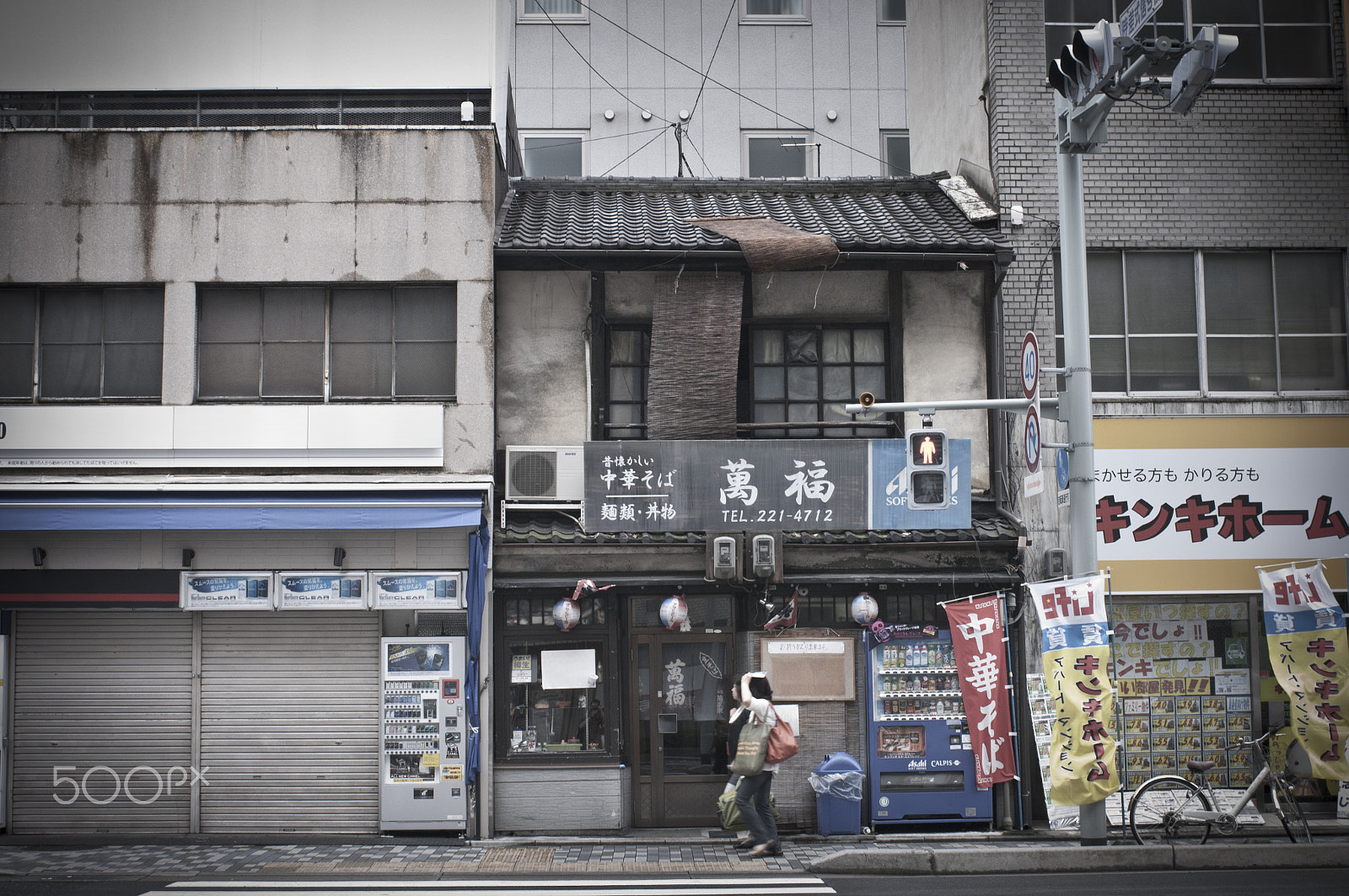 Pentax K-7 + HD Pentax-FA 35mm F2 AL sample photo. History in kyoto photography