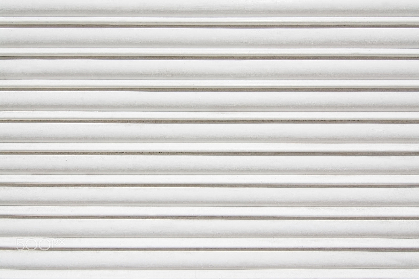 Zoom-Nikkor 1200-1700mm f/5.6-8 P ED IF sample photo. White corrugated iron background photography