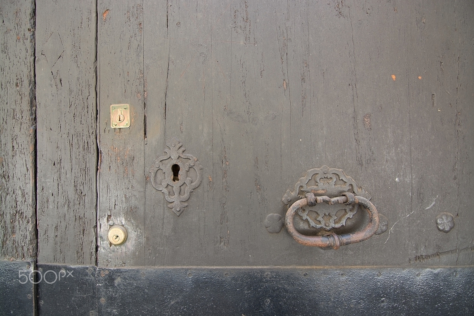 Nikon D7100 sample photo. Gray painted wooden door photography