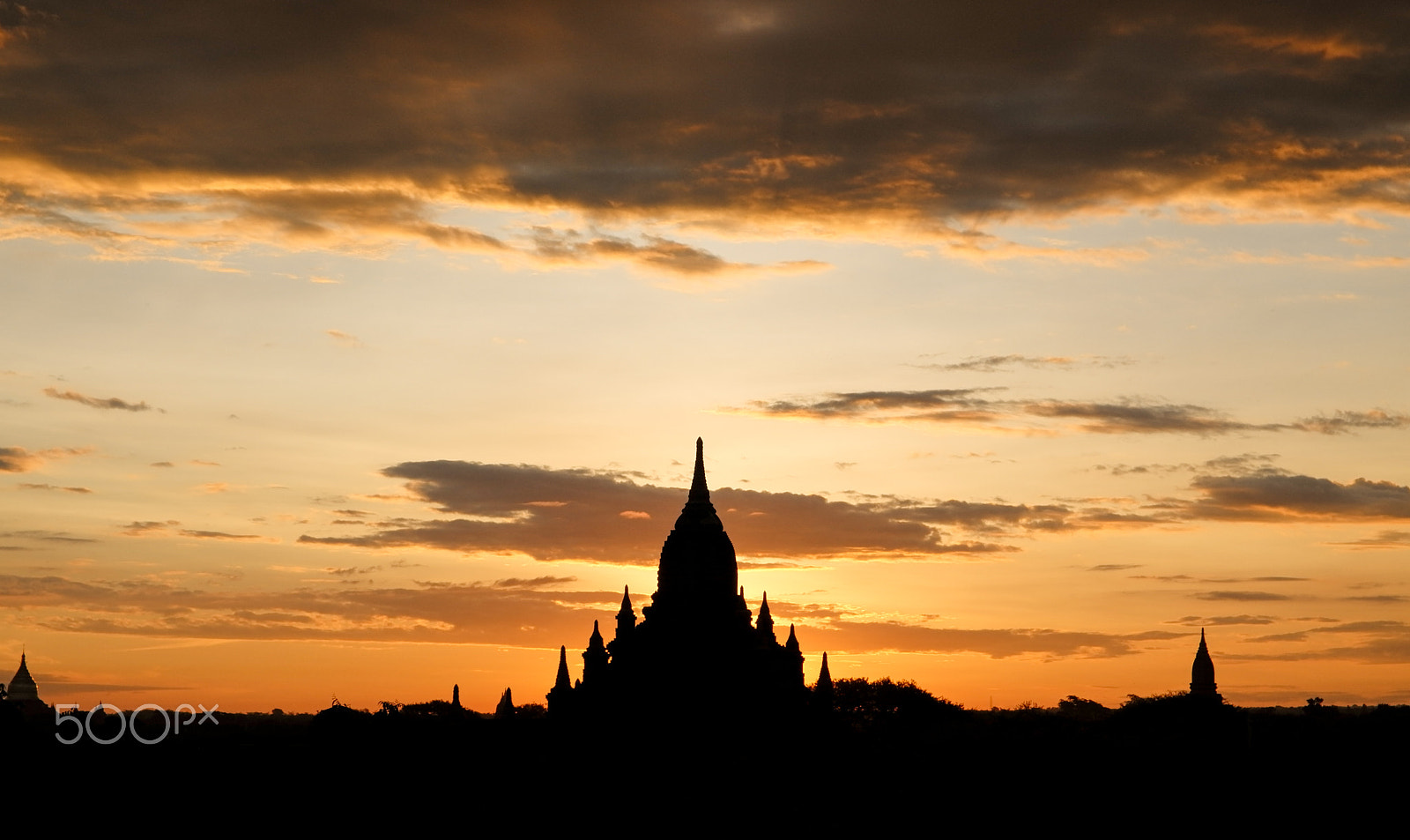 Vario-Elmar T 1:3.5-5.6 / 18-56 ASPH. sample photo. The pagoda in myanmar photography