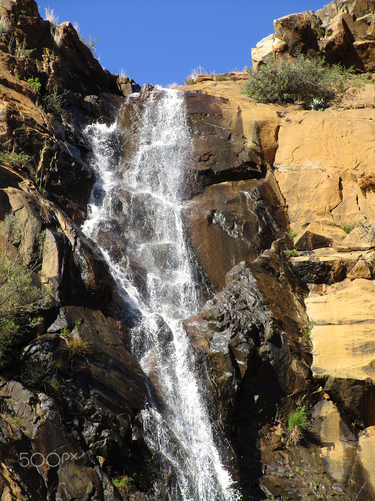 Canon PowerShot ELPH 190 IS (IXUS 180 / IXY 190) sample photo. Roar of water falling photography
