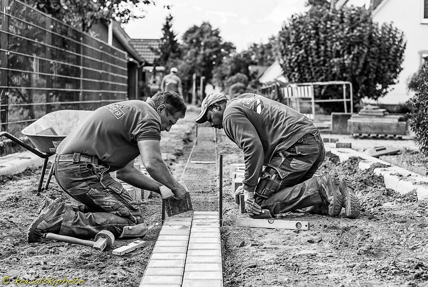 Summicron-M 50mm f/2 (IV, V) sample photo. Road construction workers photography