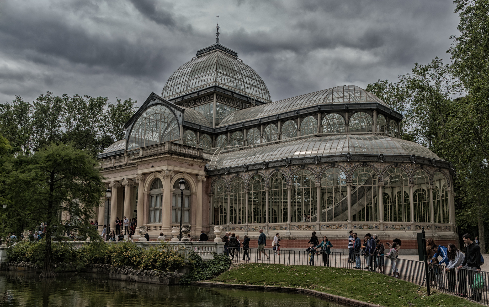 Sigma 28-300mm F3.5-6.3 DG Macro sample photo. Palacio_de_cristal photography
