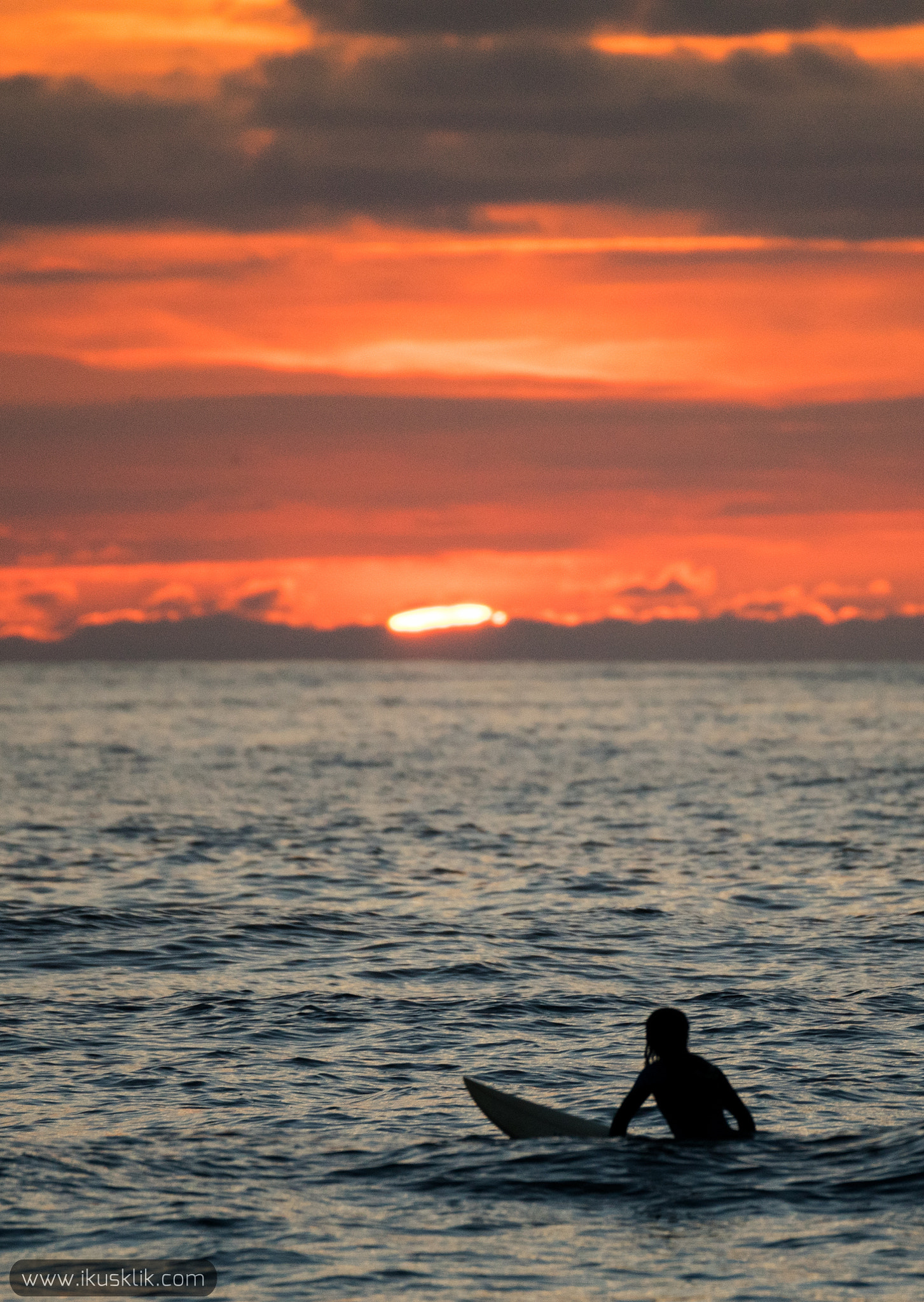 Sony a7R + Sony 70-400mm F4-5.6 G SSM sample photo. Sunset surfing photography