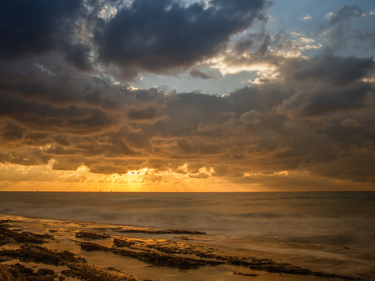 Panasonic Lumix DMC-G3 + Sigma 19mm F2.8 EX DN sample photo. Mediterranean sea,sunset photography