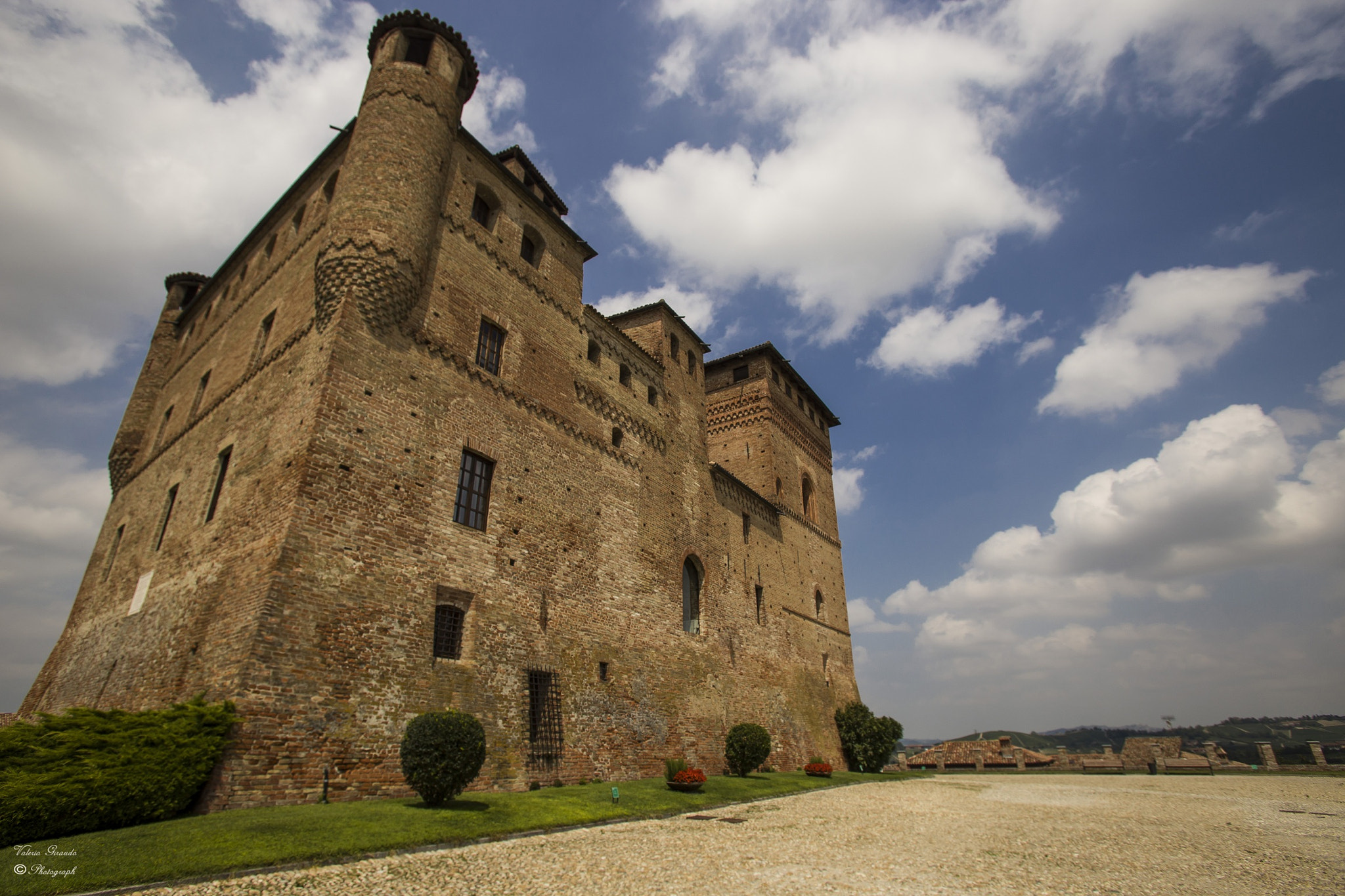 Canon EOS 6D + Canon EF 17-35mm f/2.8L sample photo. Grinzane cavour castel photography