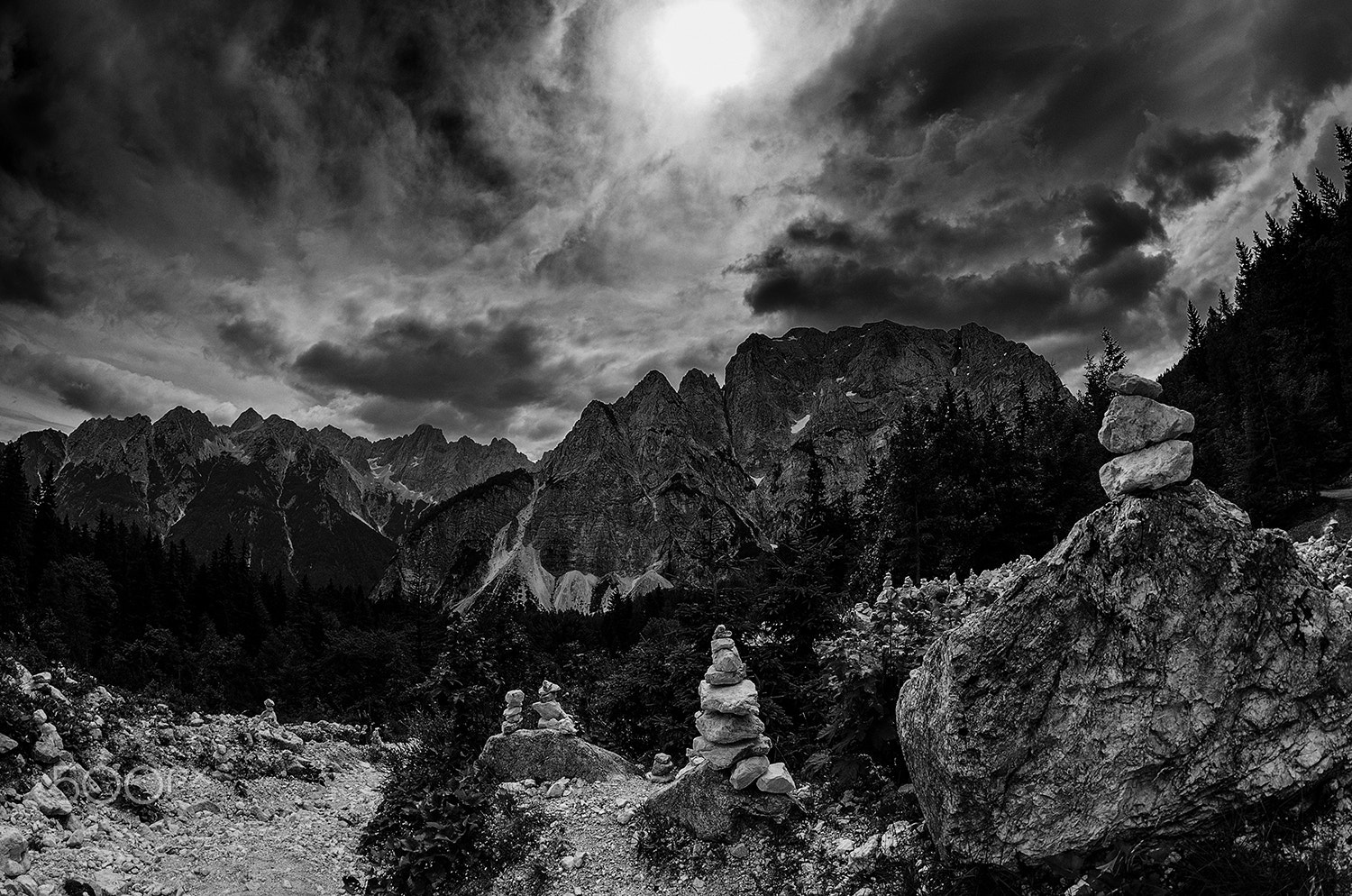 Nikon D5100 + Samyang 8mm F3.5 Aspherical IF MC Fisheye sample photo. A night is coming photography