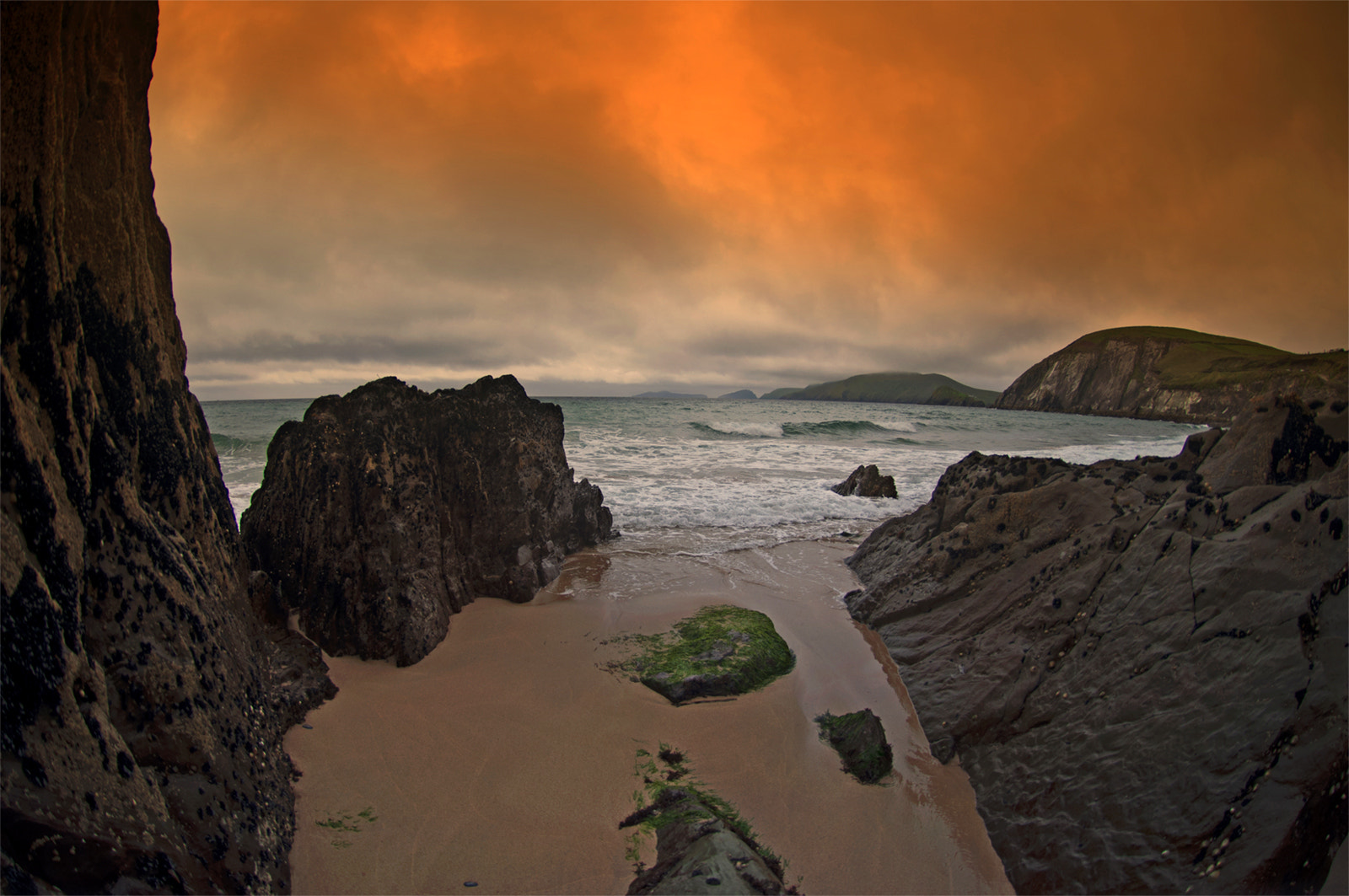 Nikon AF DX Fisheye-Nikkor 10.5mm F2.8G ED sample photo. Dingle peninsula, kerry photography